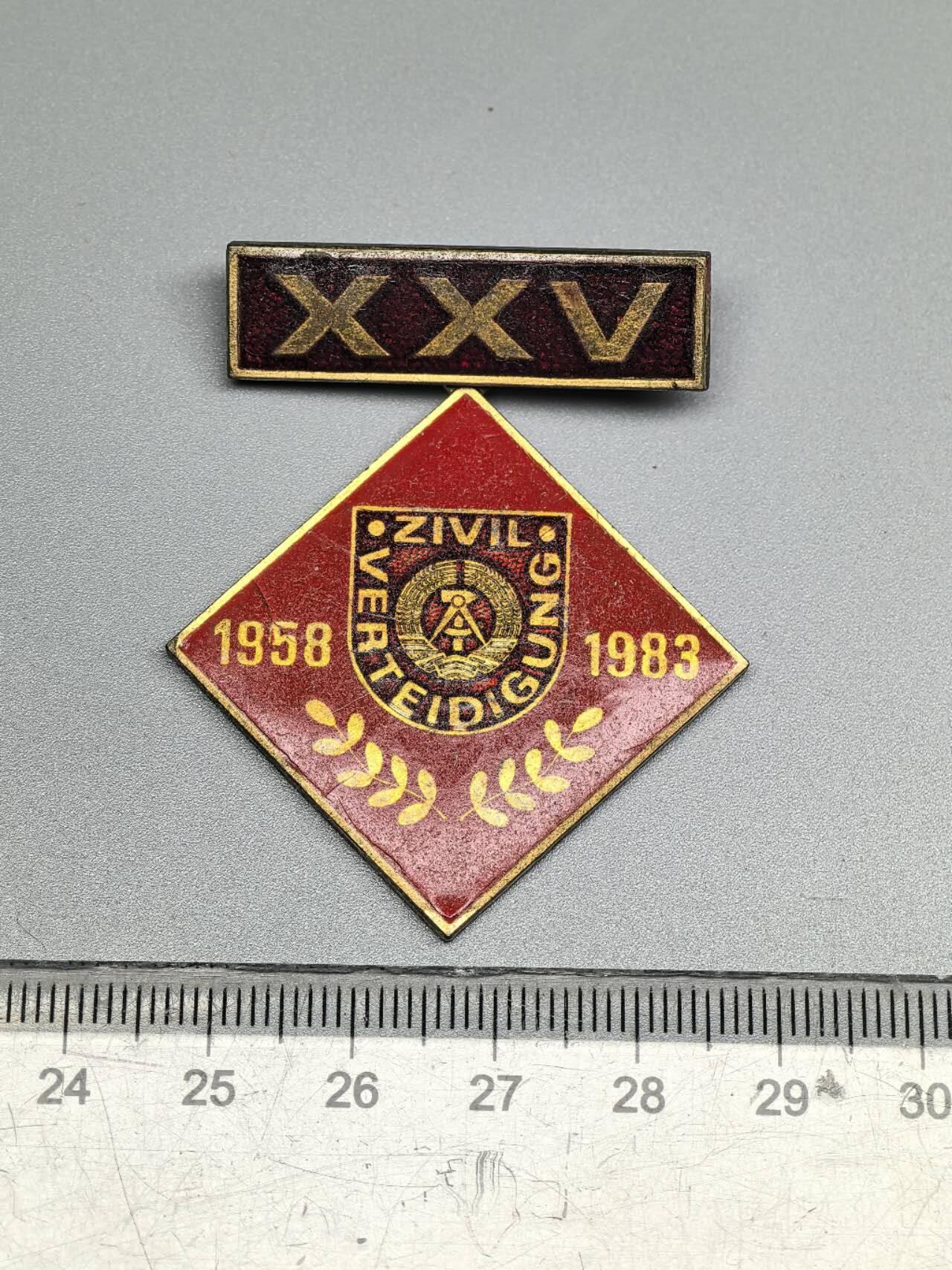 小驴勋章奖章收藏4月11日周六晚六点拍卖（珍爱和平，收藏战争，铭记历史，勿忘国耻，忠党爱国。有偿代拍，送拍规则在简介最后，参拍须阅读规则后再参拍，关系到运费包装发货时效真假辨别等关键信息，拍卖时不再发原图，看大图店主微信码在拍卖店铺介绍里）