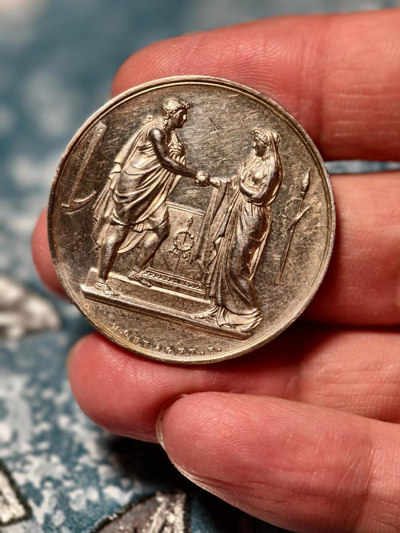 抚柳草堂-第二十四期章牌钱币  奖章勋章 满百包邮 放漏专场 1898法国婚姻与爱情纪念银章 950银 34.3mm 18.6克 油灯边铭 著名章牌雕刻师Jean-Pierre Montagny作品 品相非常好 底板丝滑 