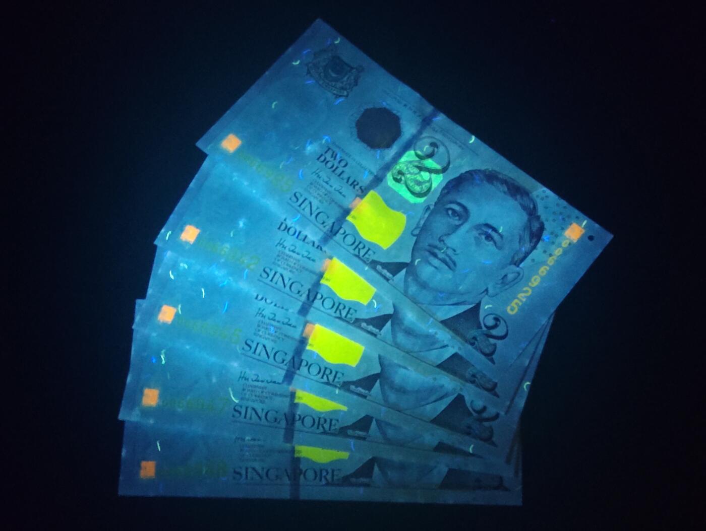 2026四月第二期，总第223期 新加坡2000年新千年2元纪念钞批量五张UNC微潮