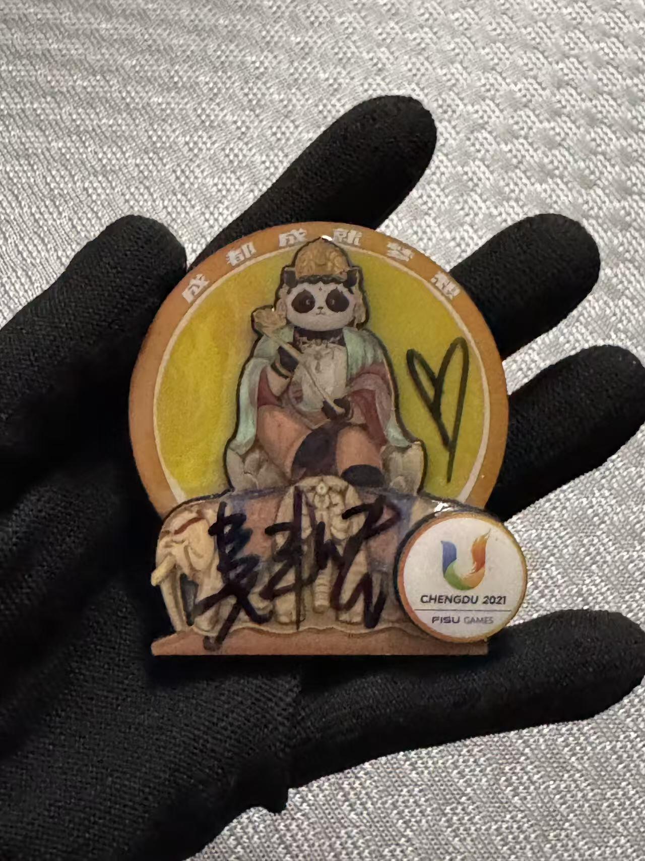 零元拍：吴艳妮亲笔签名第31届世界大学生夏季运动会吉祥物蓉宝游世界冰箱贴！ 