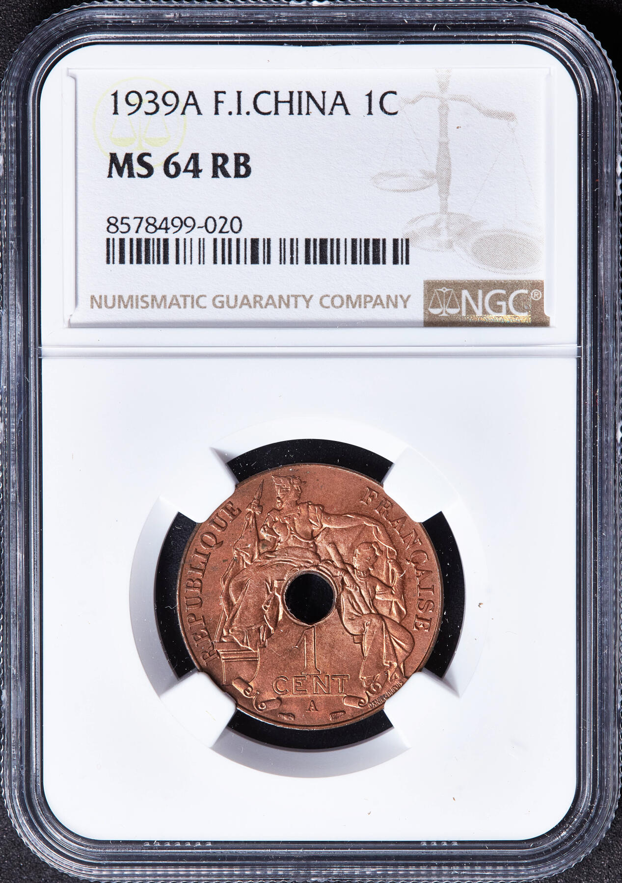 【俄甄集藏】满园春色-2026年(051)04-22星期三 晚 19:30 全场包邮 法属印度支那1939年A版中孔百分之一（1分）铜币，NGC MS64RB，原铜光