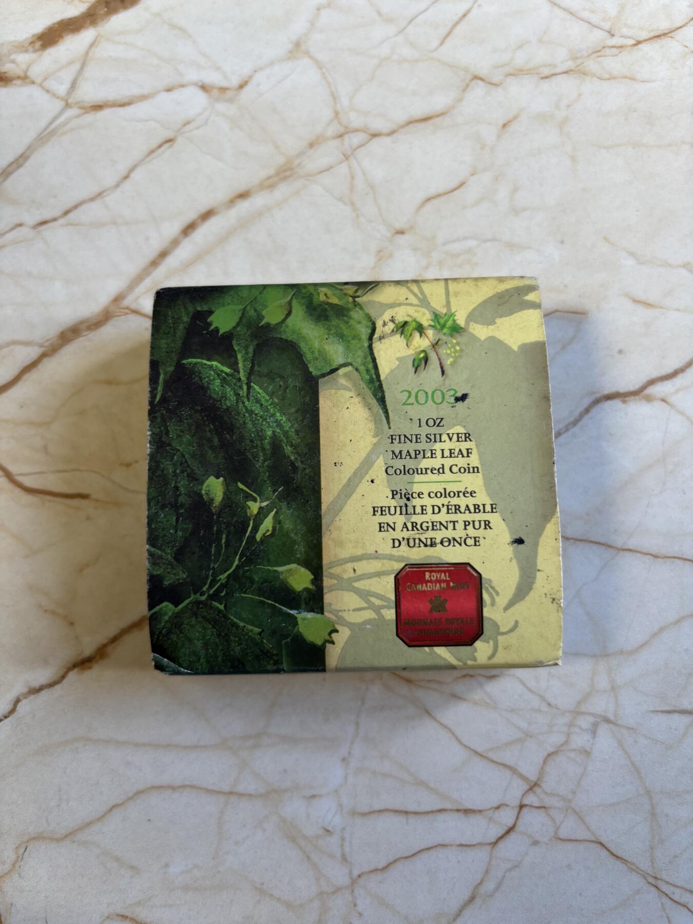 第197期拍卖 加拿大2003年5加元 “枫叶” 9999银 1盎司 局部彩色银币 发行量：3万5千枚 盒证全，塑料盒有脱皮银价584