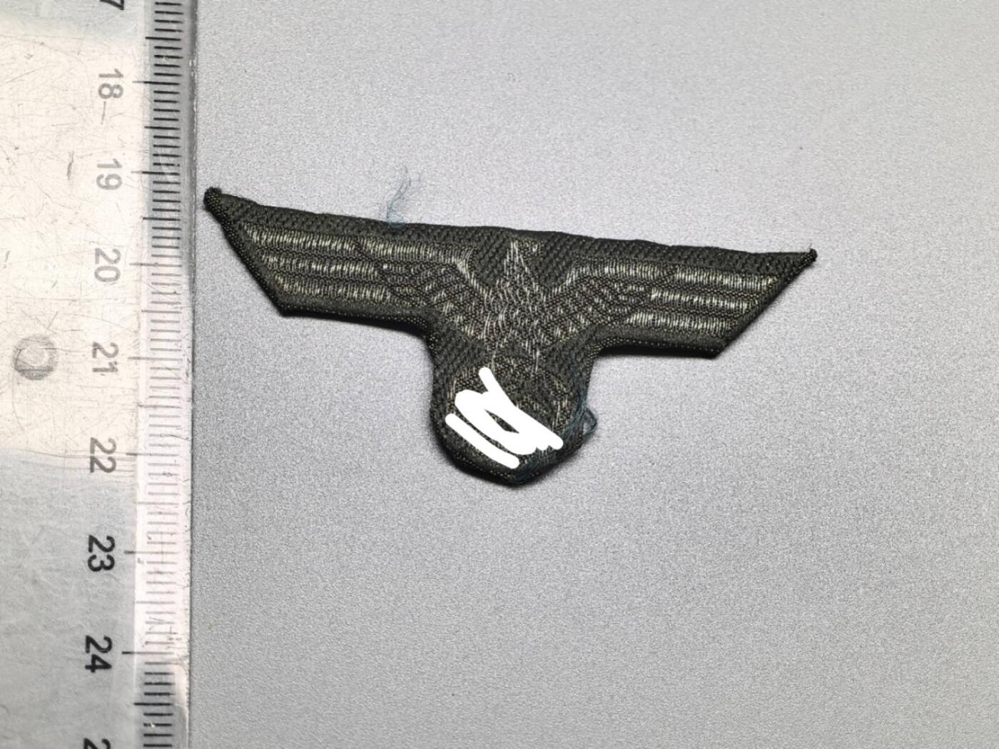 小驴勋章奖章收藏4月11日周六晚六点拍卖（珍爱和平，收藏战争，铭记历史，勿忘国耻，忠党爱国。有偿代拍，送拍规则在简介最后，参拍须阅读规则后再参拍，关系到运费包装发货时效真假辨别等关键信息，拍卖时不再发原图，看大图店主微信码在拍卖店铺介绍里） 现代工艺品 国防军鹰徽 非原品