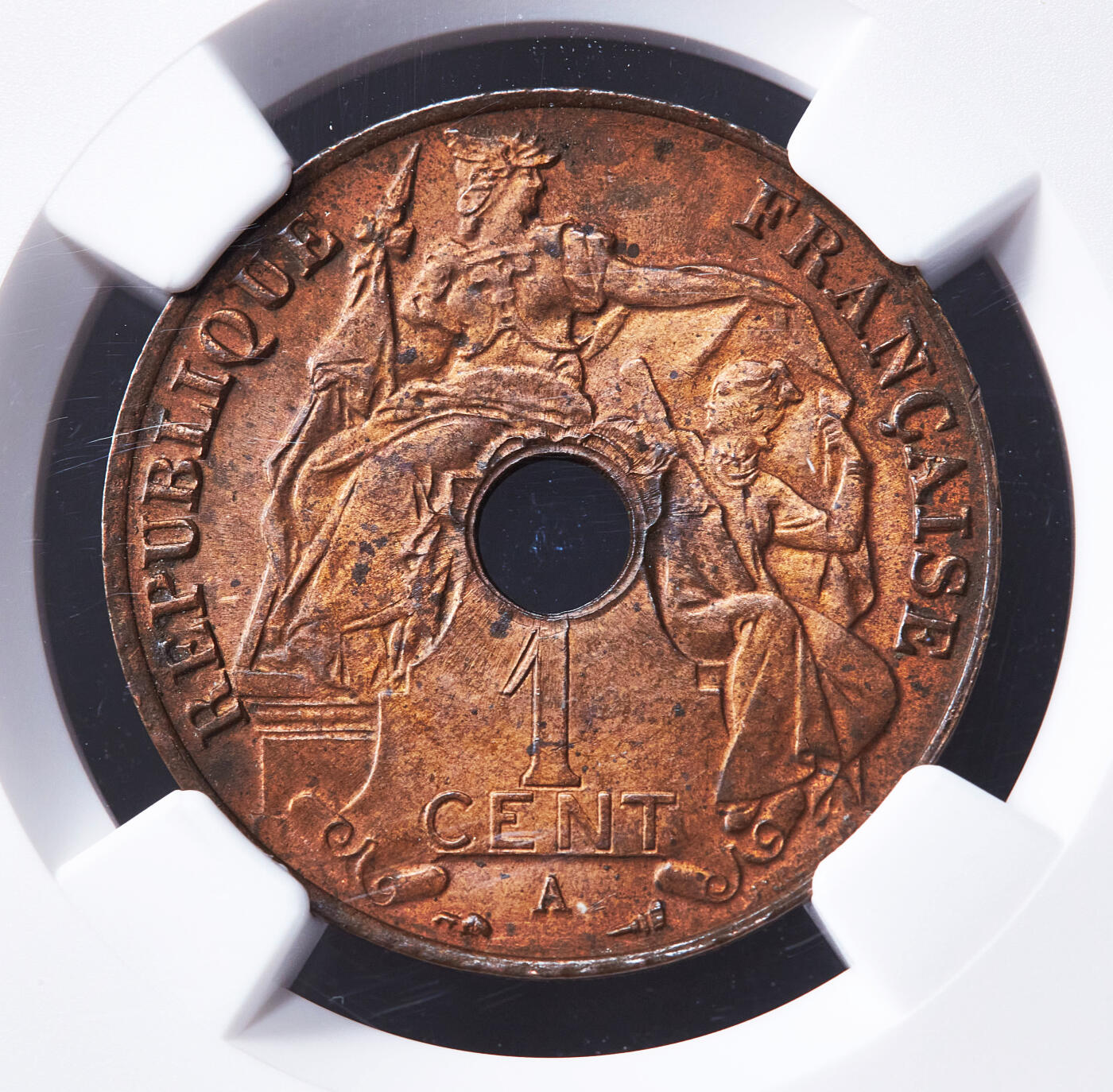 【俄甄集藏】满园春色-2026年(051)04-22星期三 晚 19:30 全场包邮 法属印度支那1922年A版中孔百分之一（1分）铜币，NGC MS63RB，铸纹清晰，原铜光，比1923少很多