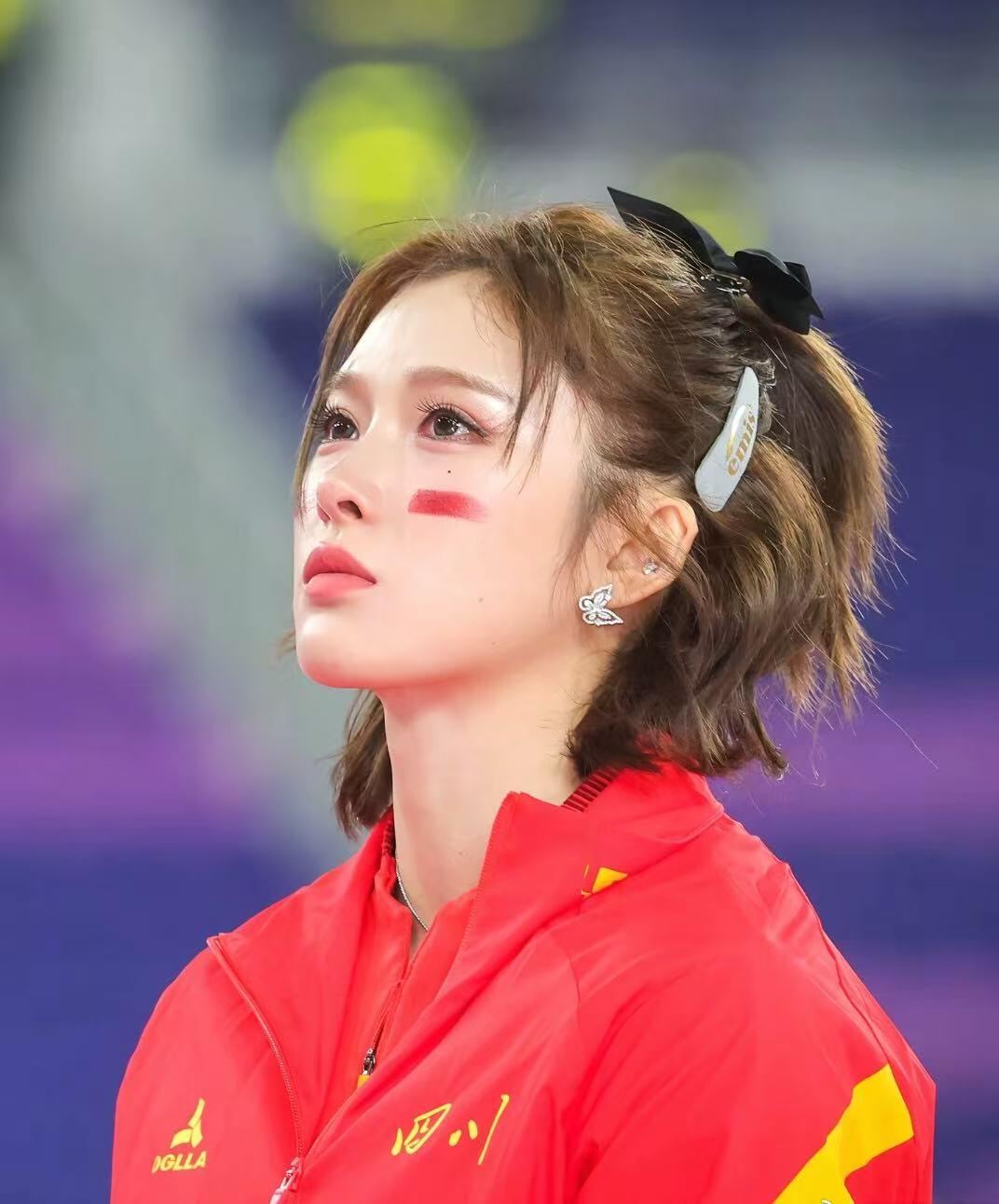 零元拍：吴艳妮亲笔签名第31届世界大学生夏季运动会吉祥物蓉宝游世界冰箱贴！ 