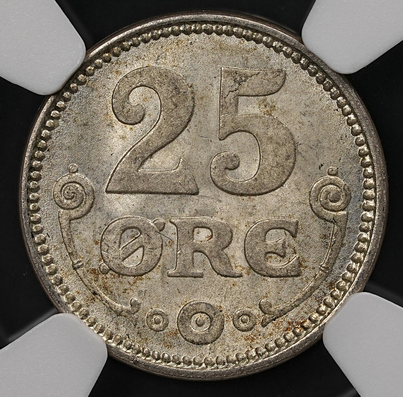 修遠堂世界钱币第111期 NGC MS66 1918年丹麦25欧尔银币