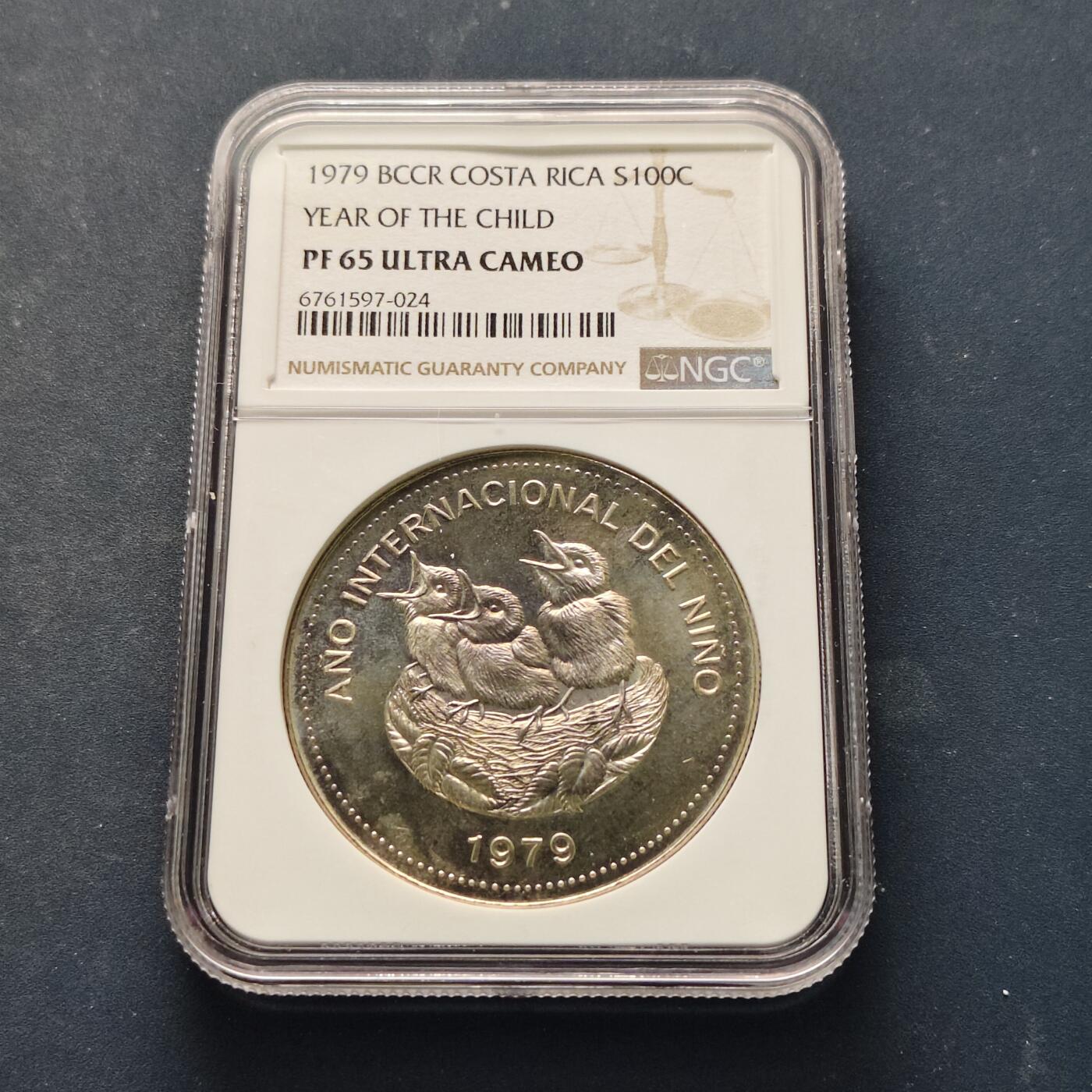 【全场包邮】纯粹捡漏拍521场 【少见】哥斯达黎加1979年100科朗国际儿童年纪念银币【42毫米35克92.5%】-量9500-NGC PF65 ULTRA CAMEO