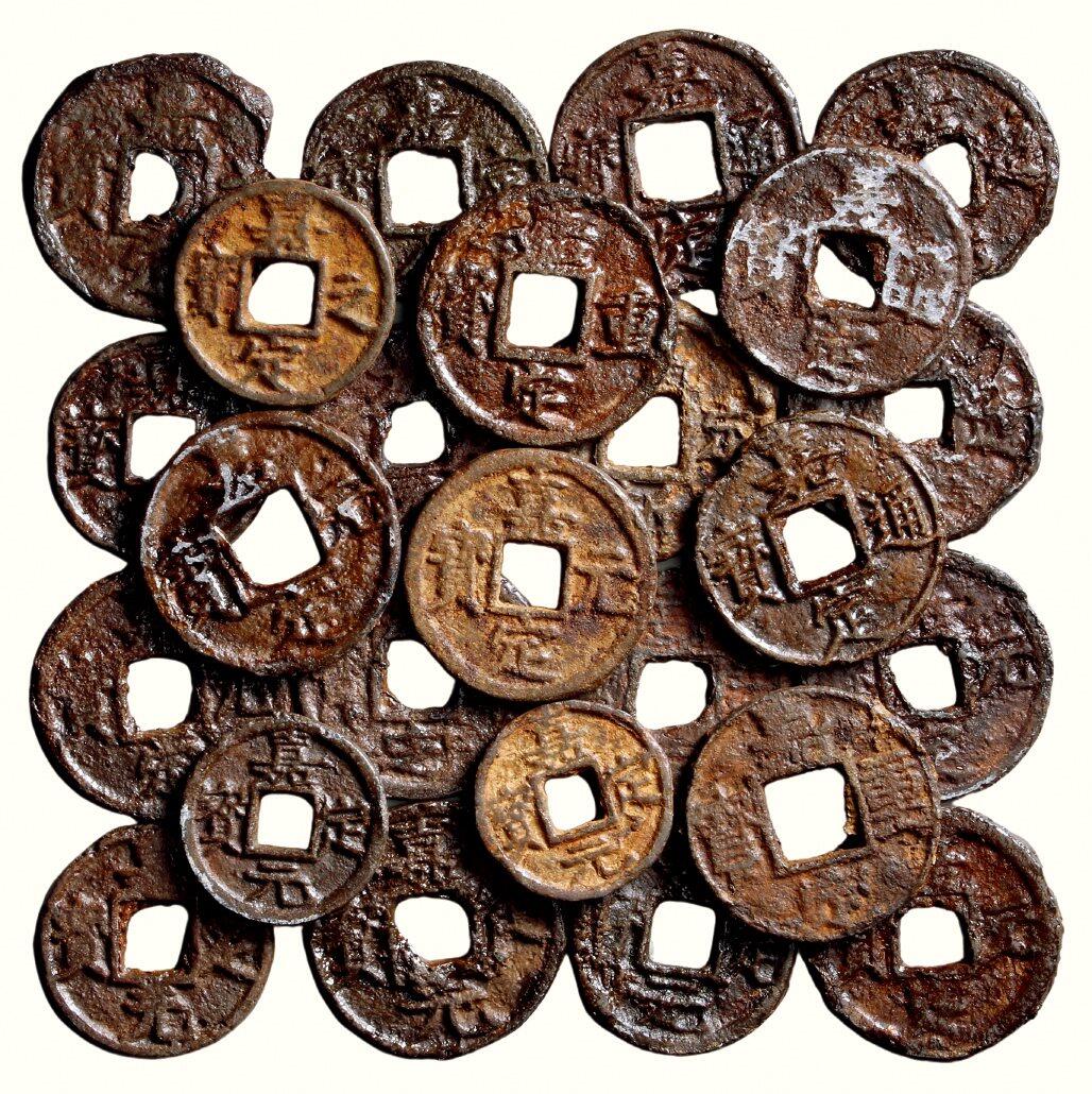 中贸圣佳2026四季・迎春拍卖会 六盈堂藏泉 钱币 证章 卡牌专场 “嘉定元宝”、“嘉定通宝”、“嘉定重宝”、“嘉定新宝”、“嘉定全宝”、“嘉定之宝”四川路铁钱一组二十五枚 尺寸不一