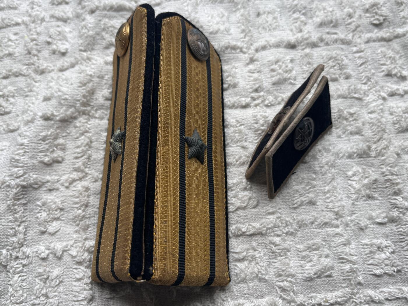 五十年代校官章