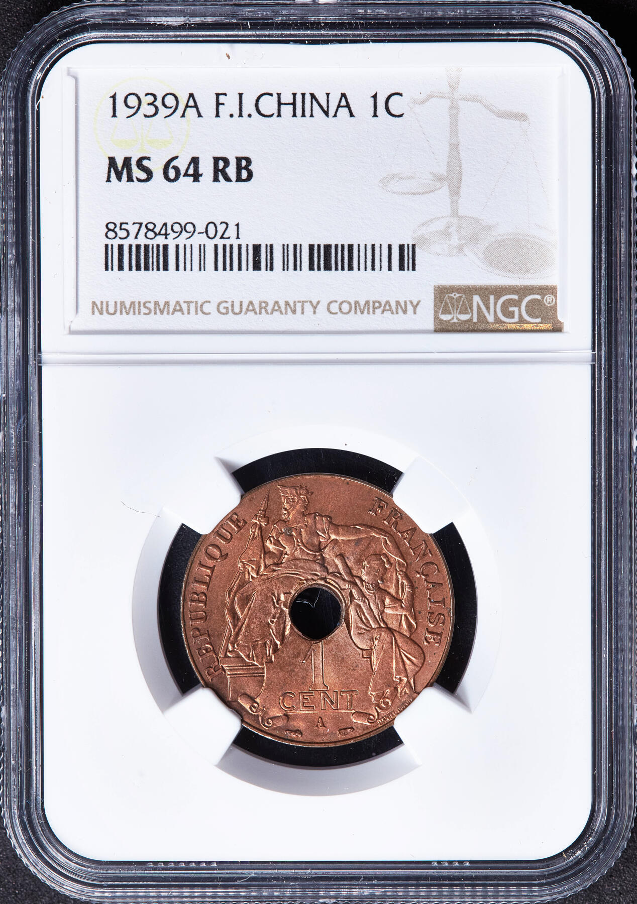 【俄甄集藏】满园春色-2026年(051)04-22星期三 晚 19:30 全场包邮 法属印度支那1939年A版中孔百分之一（1分）铜币，NGC MS64RB，原铜光，转光