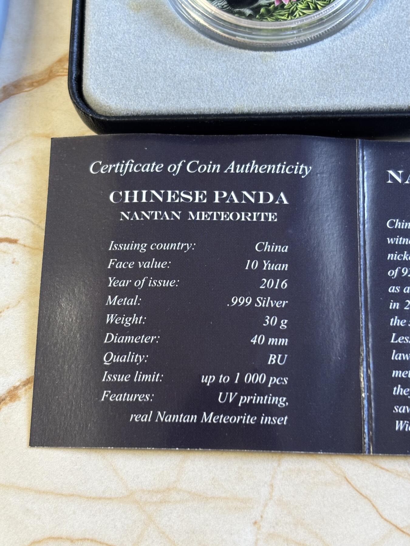 第197期拍卖 中国2016年熊猫镶嵌南丹陨石30克彩色纪念银币，999银，30克，发行量1000枚