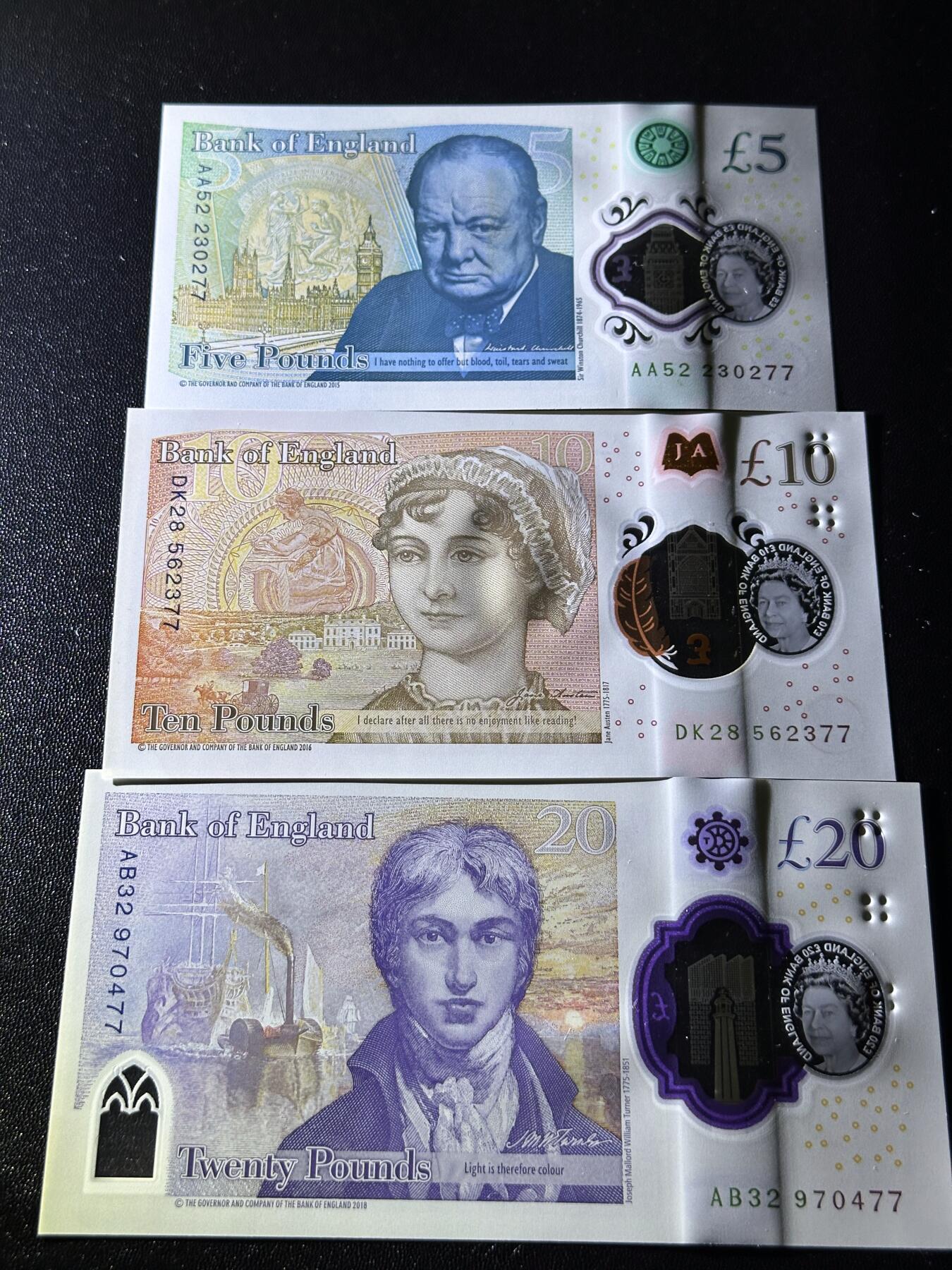 《外钞收藏家》第六百二十六期（精品场）（长期征集拍品、欢迎藏友们联系合作） 英国女王头像版本5/10/20英镑塑料钞（其中5镑AA字冠且尾号77相同）	UNC