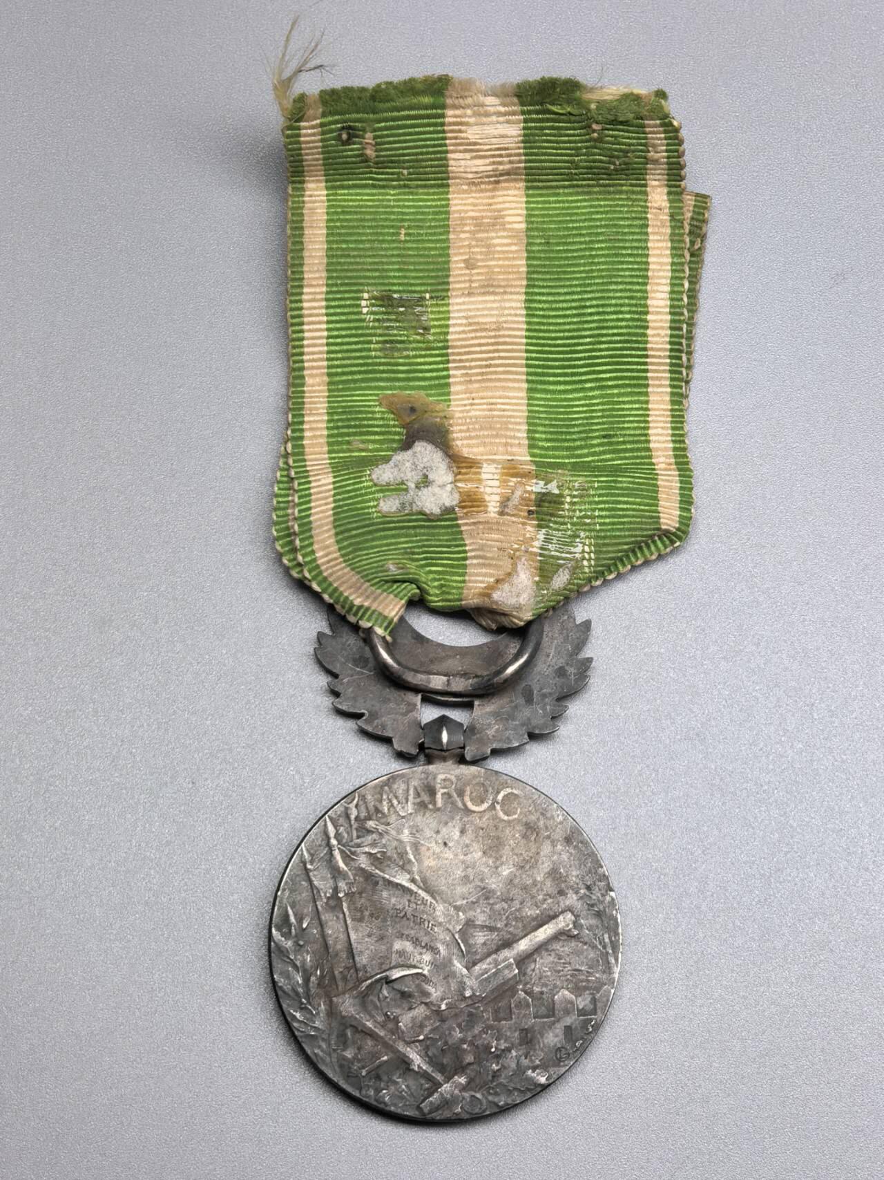 小驴勋章奖章收藏4月11日周六晚六点拍卖（珍爱和平，收藏战争，铭记历史，勿忘国耻，忠党爱国。有偿代拍，送拍规则在简介最后，参拍须阅读规则后再参拍，关系到运费包装发货时效真假辨别等关键信息，拍卖时不再发原图，看大图店主微信码在拍卖店铺介绍里）