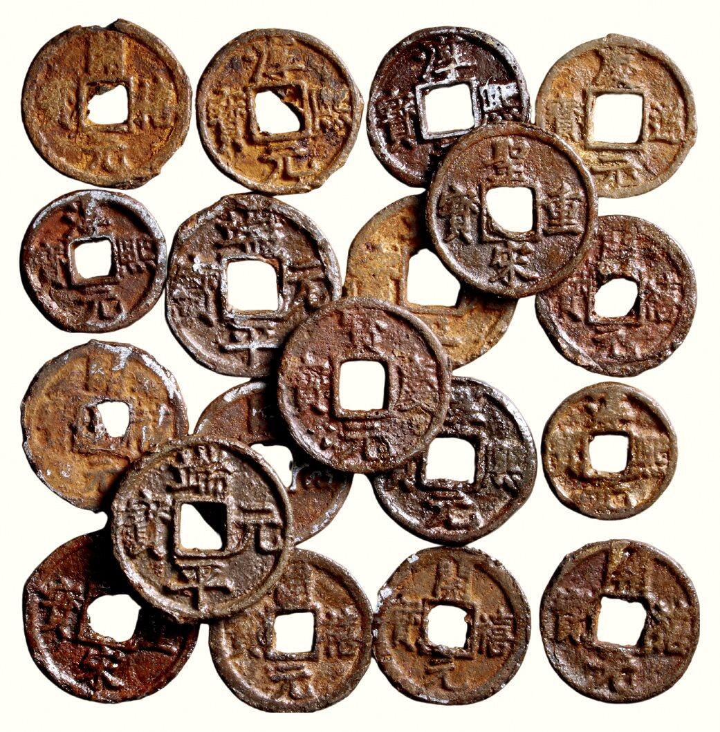 中贸圣佳2026四季・迎春拍卖会 六盈堂藏泉 钱币 证章 卡牌专场 “淳熙元宝”、“庆元通宝”、“宝庆元宝”、“圣宋重宝”、“端平元宝”、“开禧元宝”四川路铁钱一组十九枚 尺寸不一