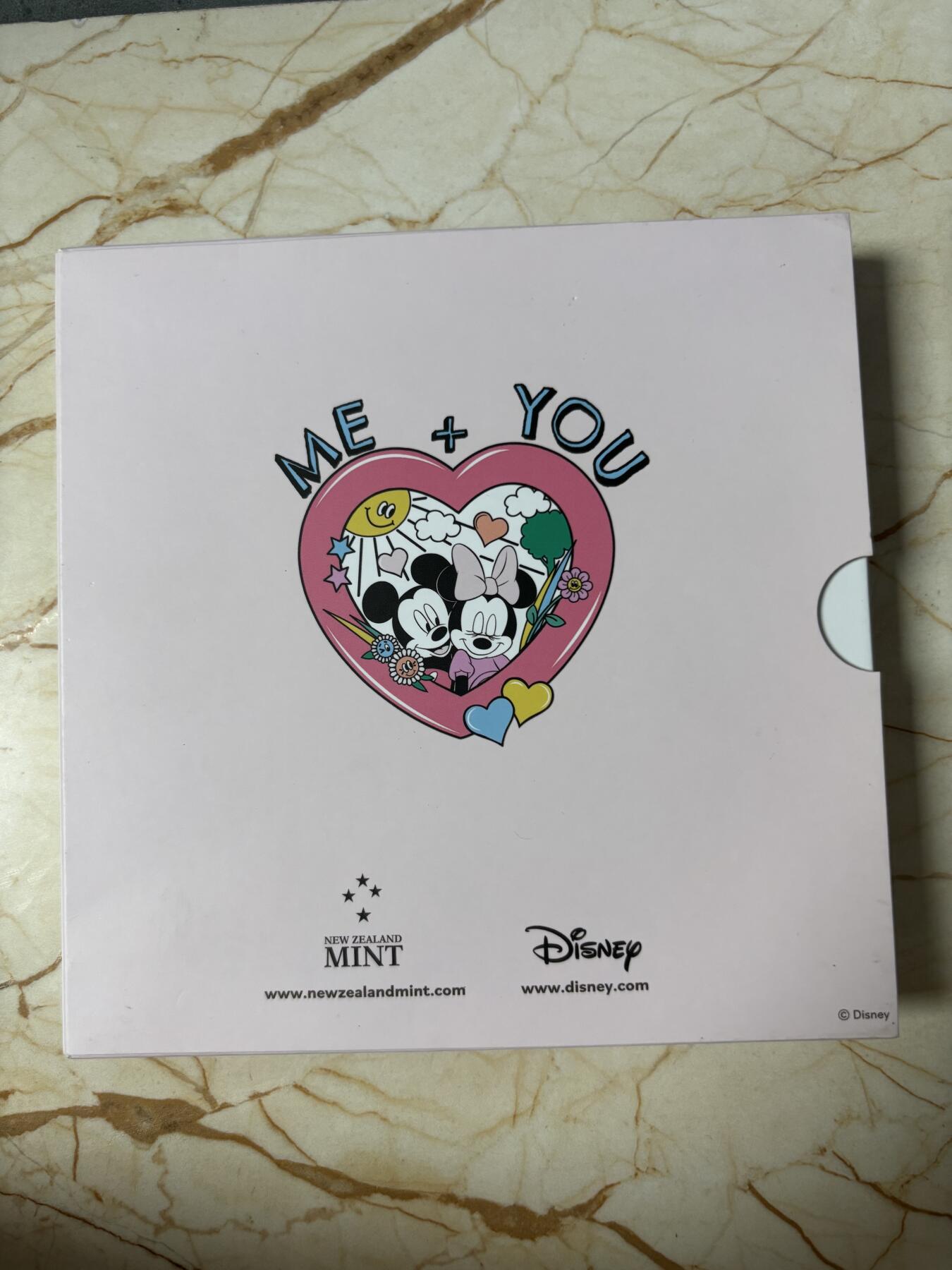 第197期拍卖 纽埃2023年迪斯尼爱情系列米奇和米妮心形彩色1盎司纪念银币，999银。发行3000枚