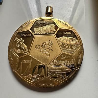 🌹外币初藏🌹🐯2026年第41场   每周二四六晚8️⃣点 世界钱币 北京奥运会 正版丝绸奖牌挂带 附赠纪念章一枚60毫米 83克 可佩戴