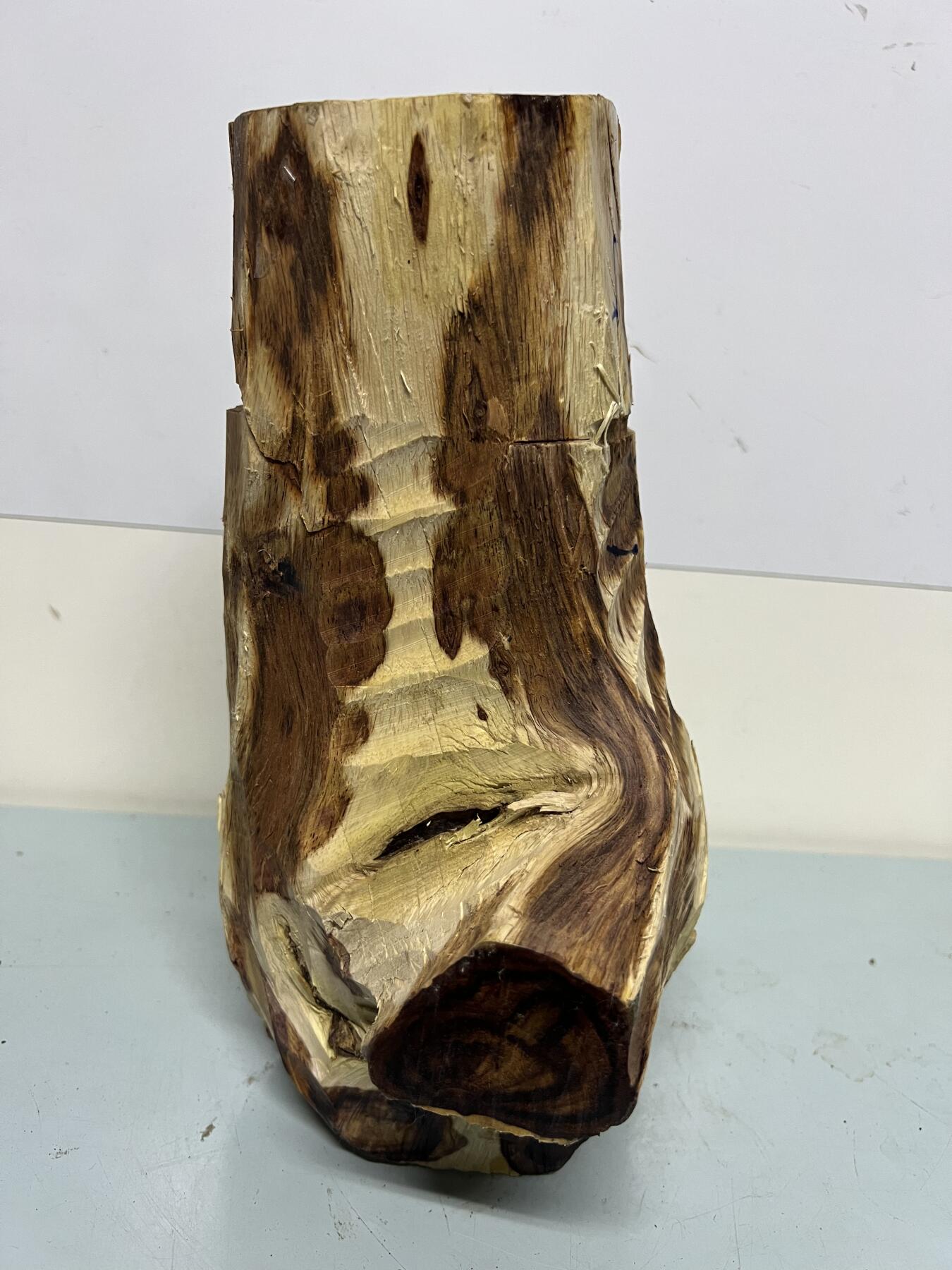 零元拍：  海南黄花梨紫梨大黑线树头，高油高密，重约4.6近。尺寸约90/260/145MM