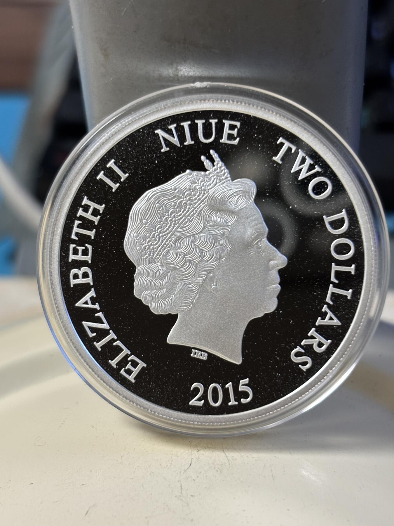 第197期拍卖 纽埃2015年迪士尼系列首枚灰姑娘公主彩色1盎司纪念银币，999银，发行10000枚