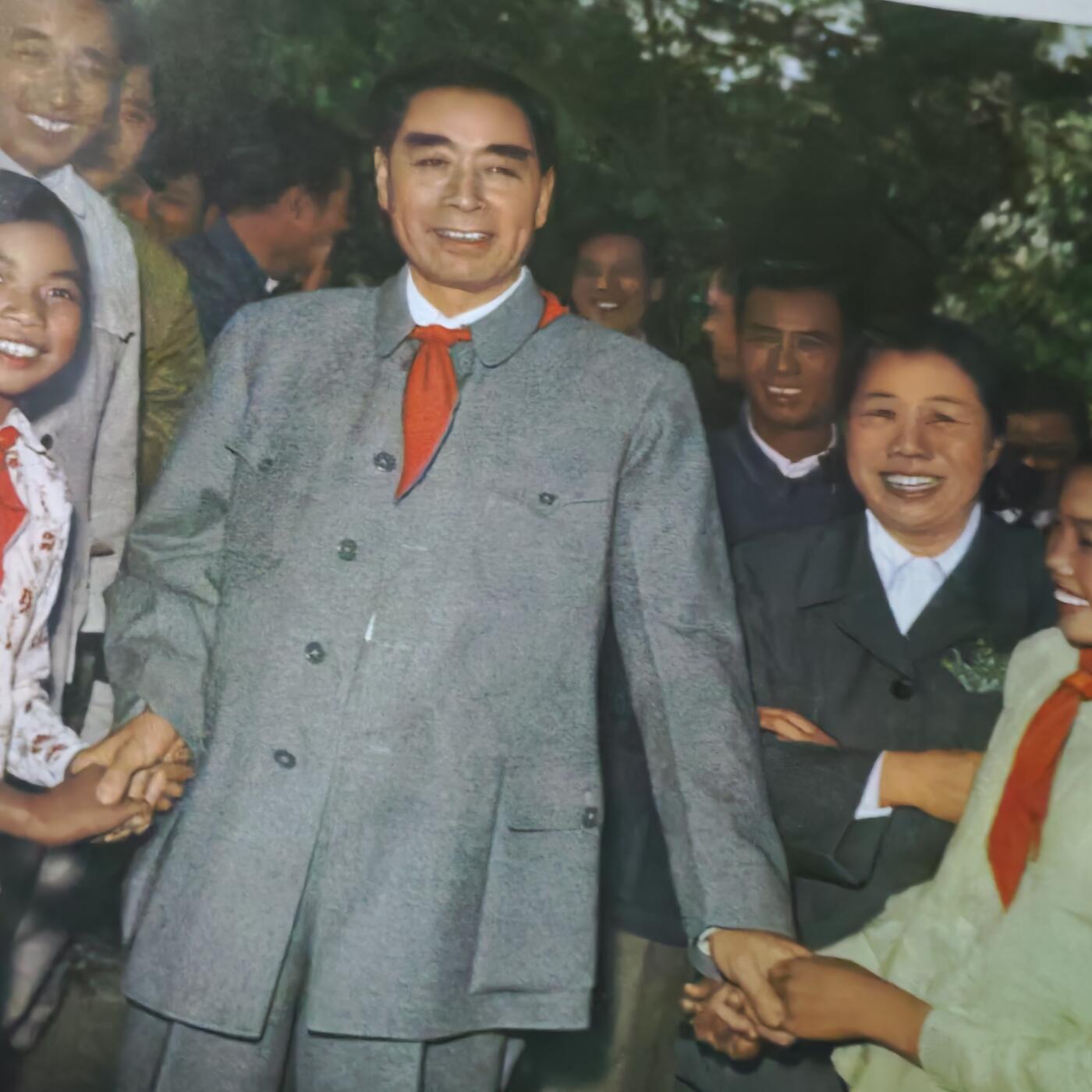 4月11日结束，成斌徽章钱币专场 1977年周恩来总理纪念版