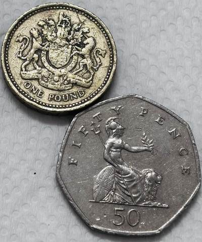 文馨钱币收藏第 299 场，长期接代拍业务 - 老版英国 1 英镑 50 便士 2 枚