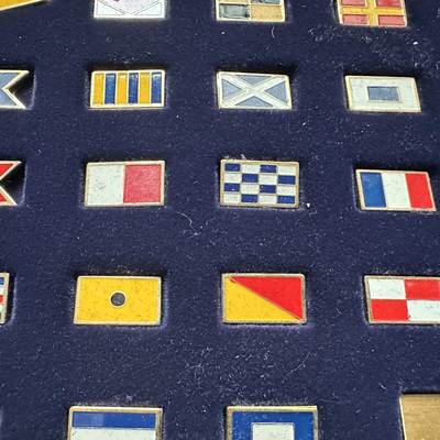 🌹外币初藏🌹🐯2026年第41场   每周二四六晚8️⃣点 世界钱币 中国海军 海军旗信号旗礼盒 纯铜珐琅工艺 丝绒礼盒 有一枚缺失