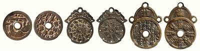 中贸圣佳2026四季・迎春拍卖会 六盈堂藏泉 钱币 证章 卡牌专场 - 山鬼挂花、十二生肖挂花、顺风大吉花钱一组三枚 直径1:43.6mm；厚1:2.7mm；直径2:54.9mm；厚2:1.4mm；直径3:69.6mm；厚3:2.9mm
