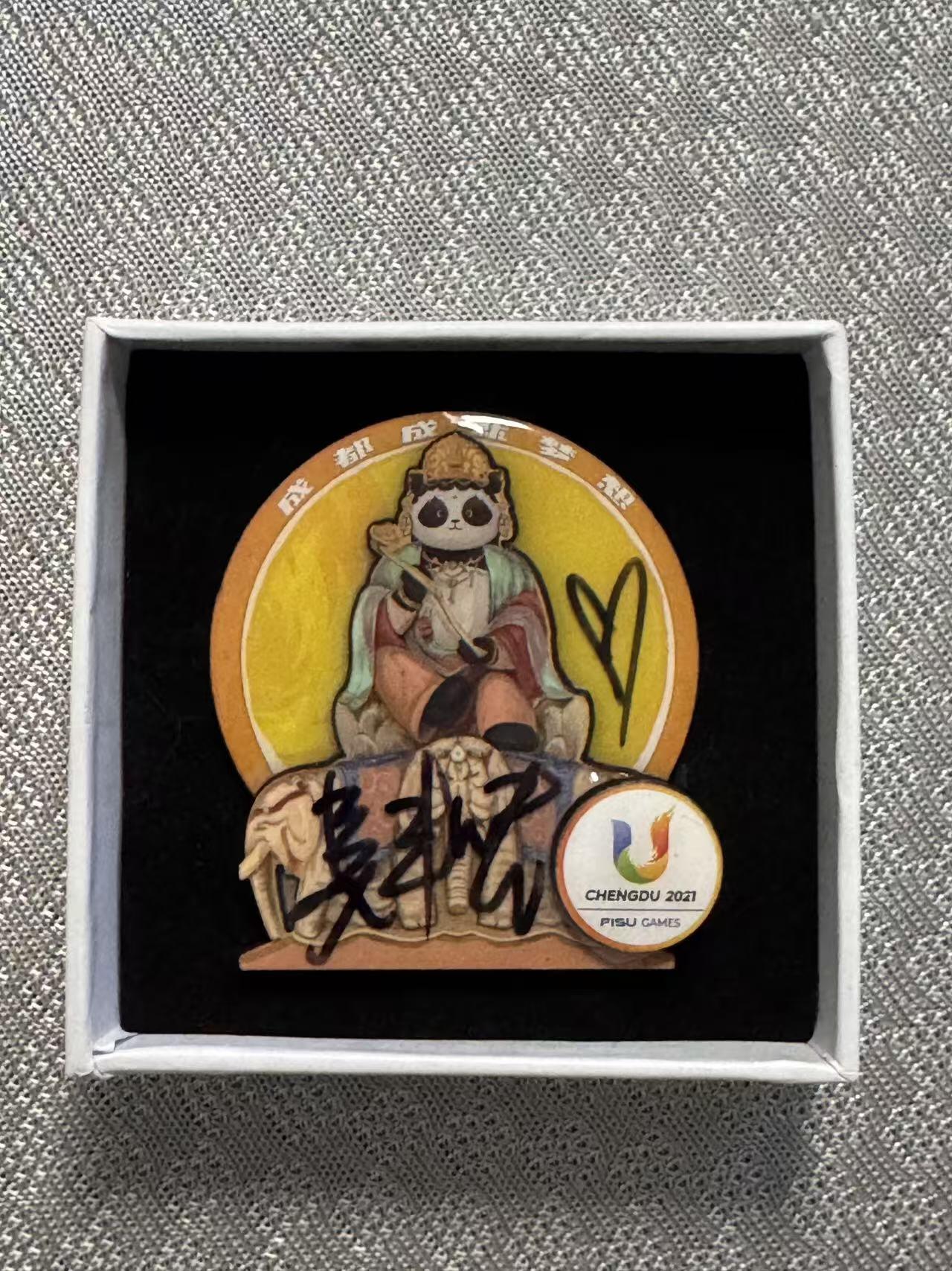 零元拍：吴艳妮亲笔签名第31届世界大学生夏季运动会吉祥物蓉宝游世界冰箱贴！ 