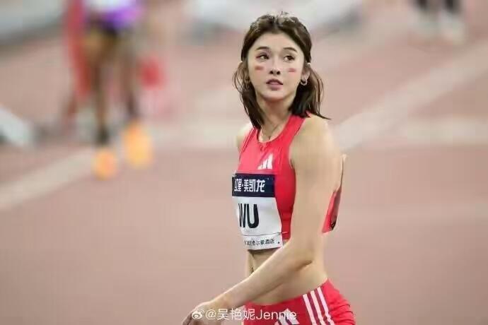 零元拍：吴艳妮亲笔签名第31届世界大学生夏季运动会吉祥物蓉宝游世界冰箱贴！ 