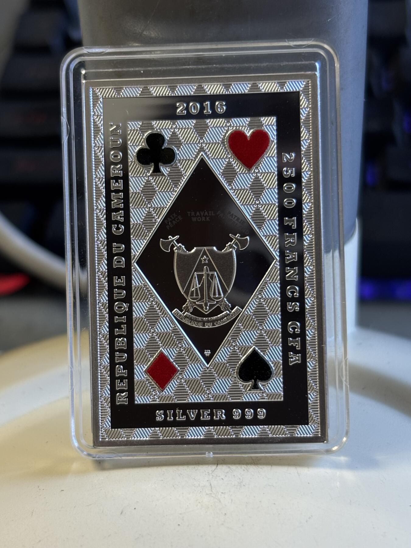 第197期拍卖 喀麦隆2016年扑克牌系列Q矩形彩色纪念银币带证书，999银，发行599枚，17.5克