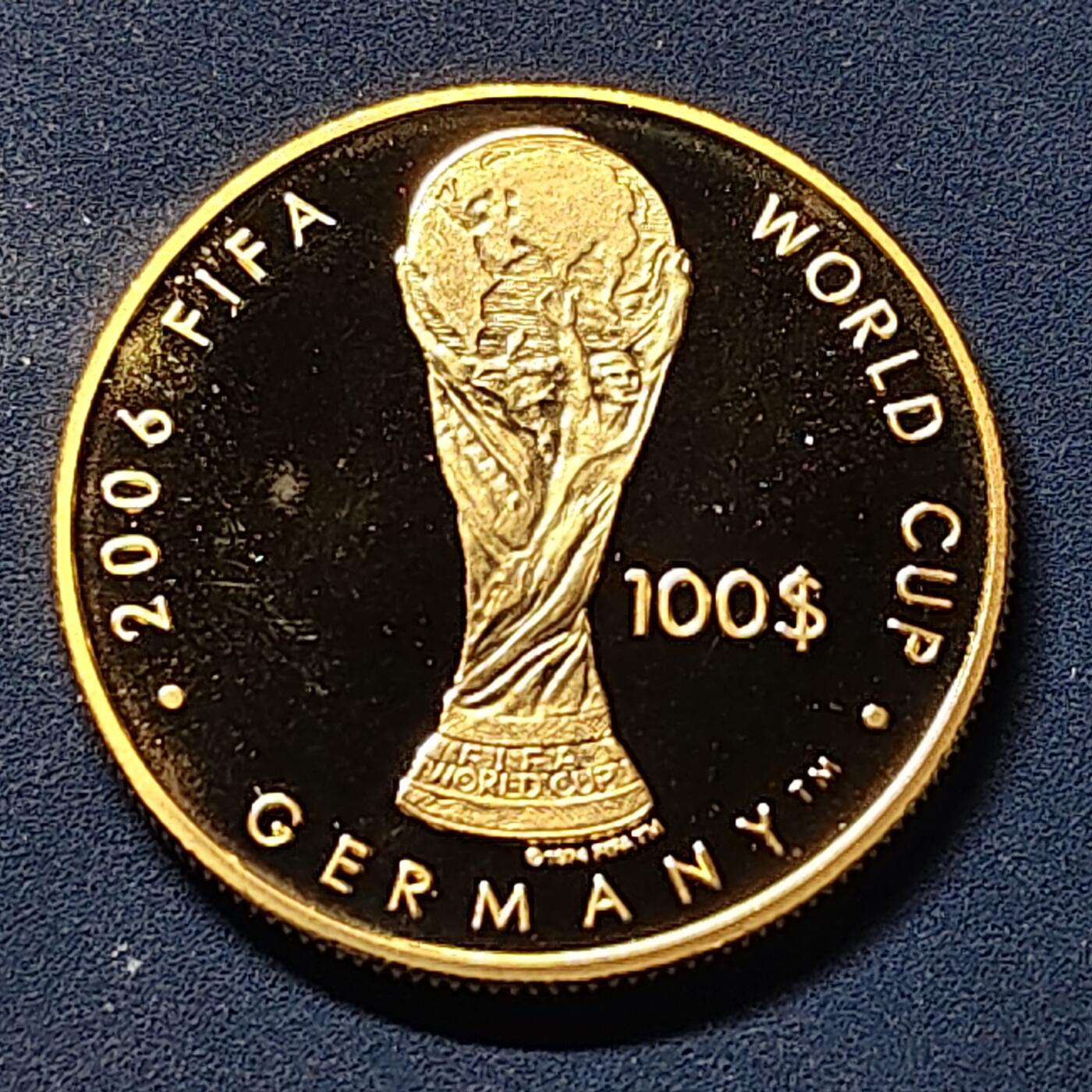 【全场包邮】纯粹捡漏拍521场 【金币】斐济2003年100元德国世界杯精制纪念金币【7.78克58.5%】-盒证全