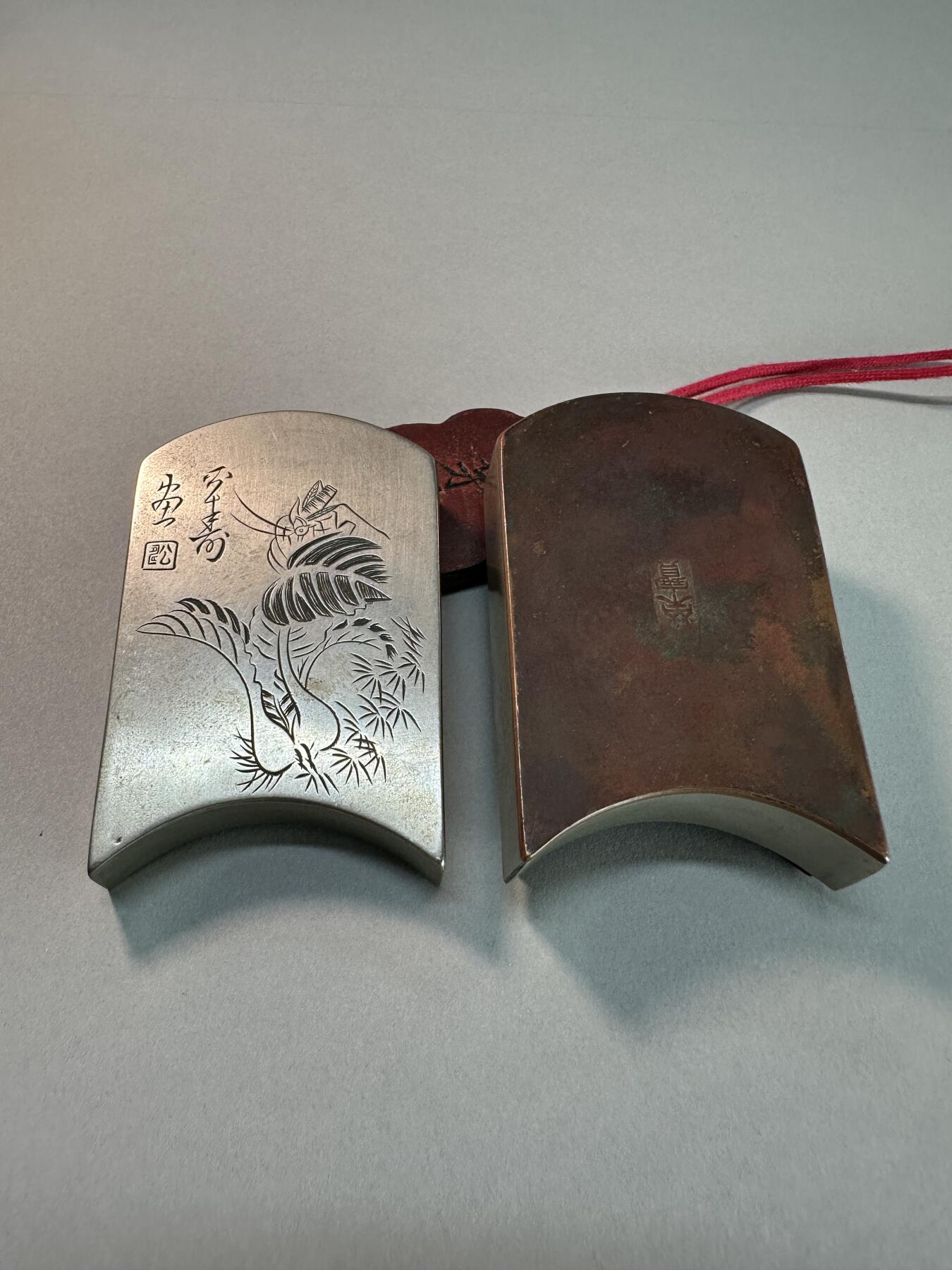 民国老白铜瓦当形草虫芭蕉竹纹铜墨盒 底款荣宝 传世良美品 文房雅器（非荣宝斋真品）