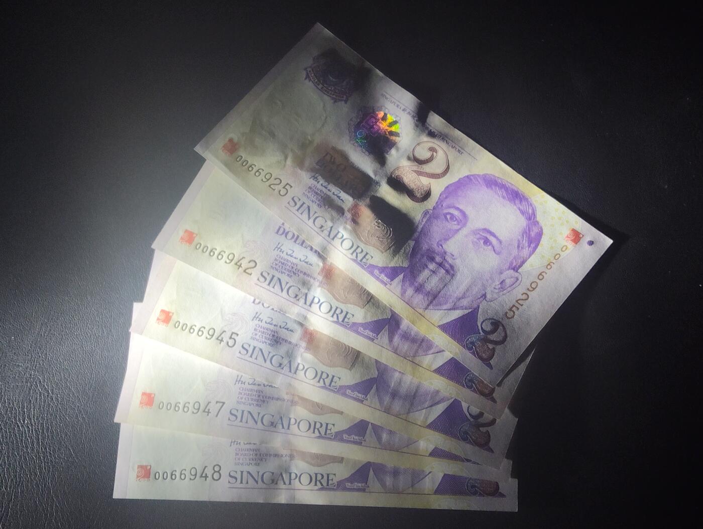 2026四月第二期，总第223期 新加坡2000年新千年2元纪念钞批量五张UNC微潮