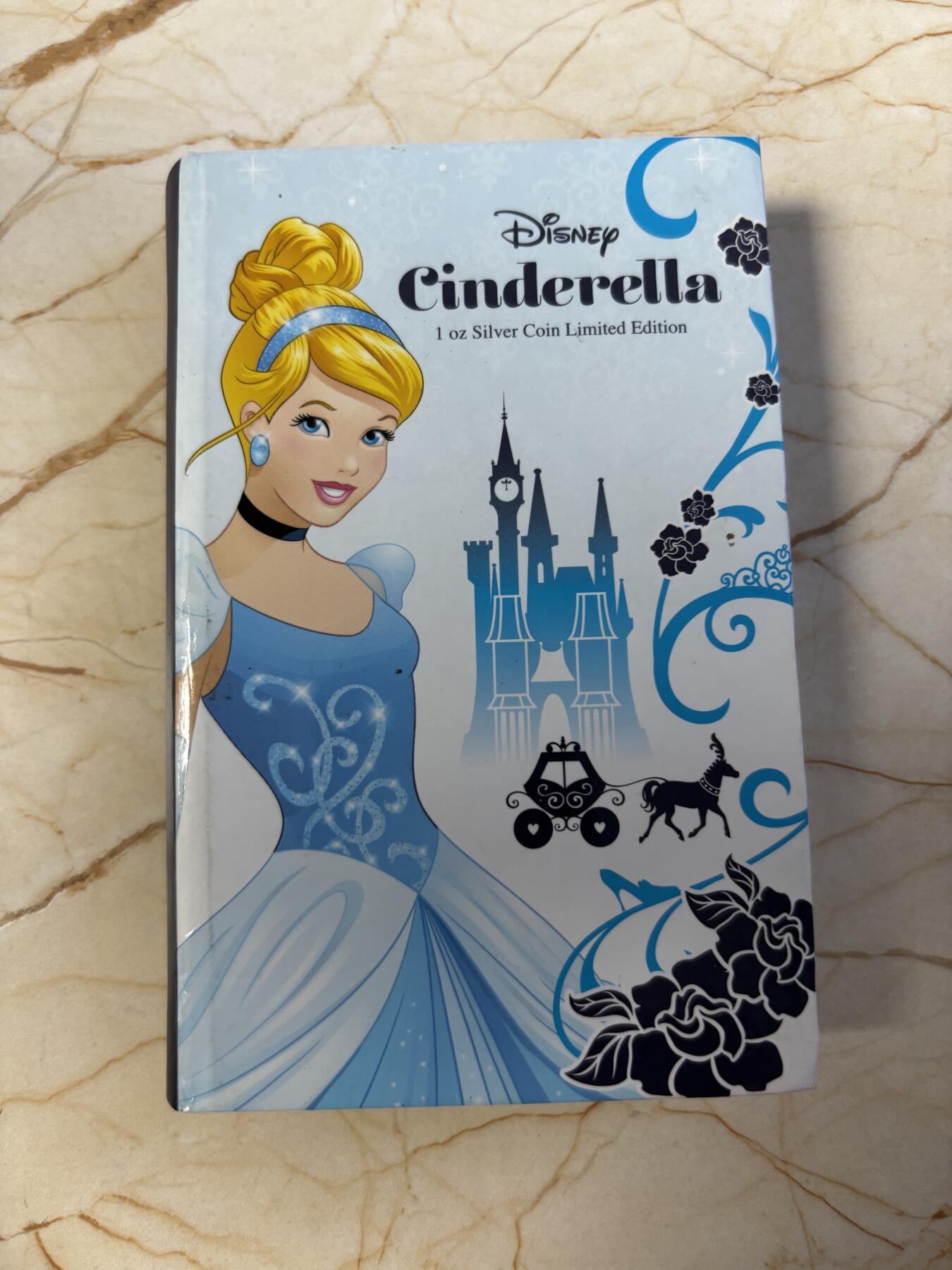 第197期拍卖 纽埃2015年迪士尼系列首枚灰姑娘公主彩色1盎司纪念银币，999银，发行10000枚