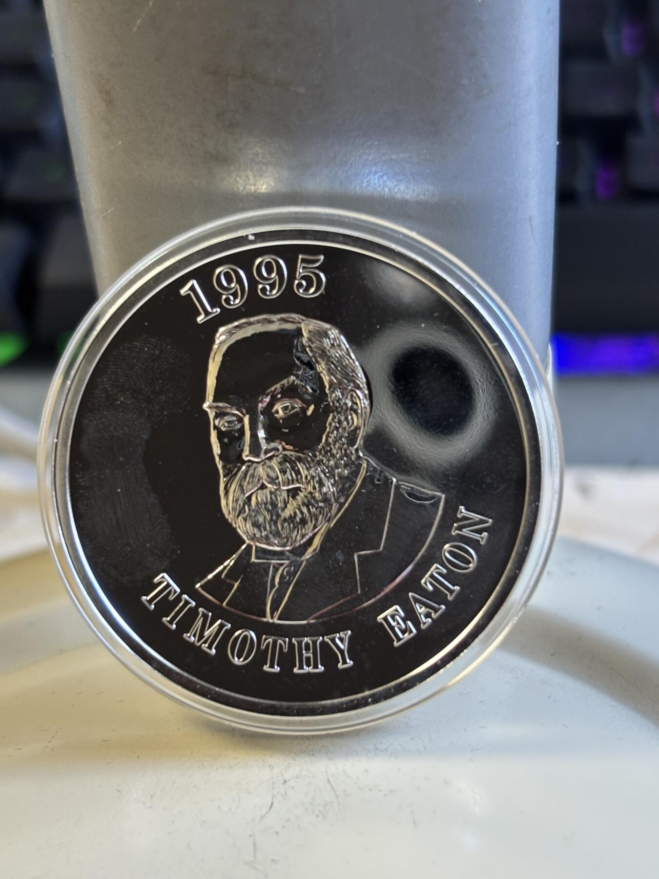 第197期拍卖 加拿大1995年世界自然基金会1盎司纪念银币带盒证书，9999银，有氧化，银价584