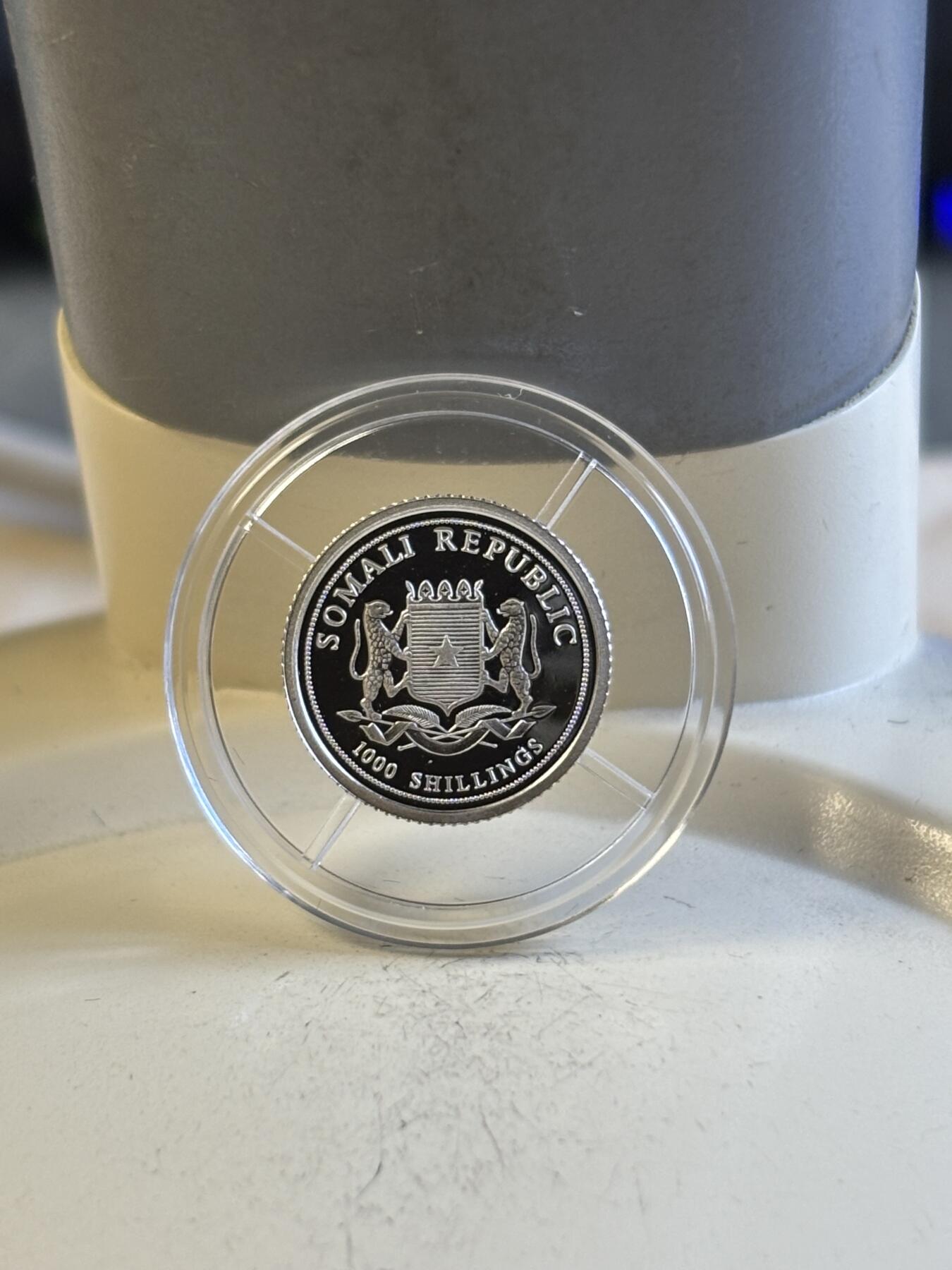 第197期拍卖 索马里2005年印度洋地震和海啸纪念1/25盎司小银币带证书，999银，发行1000枚