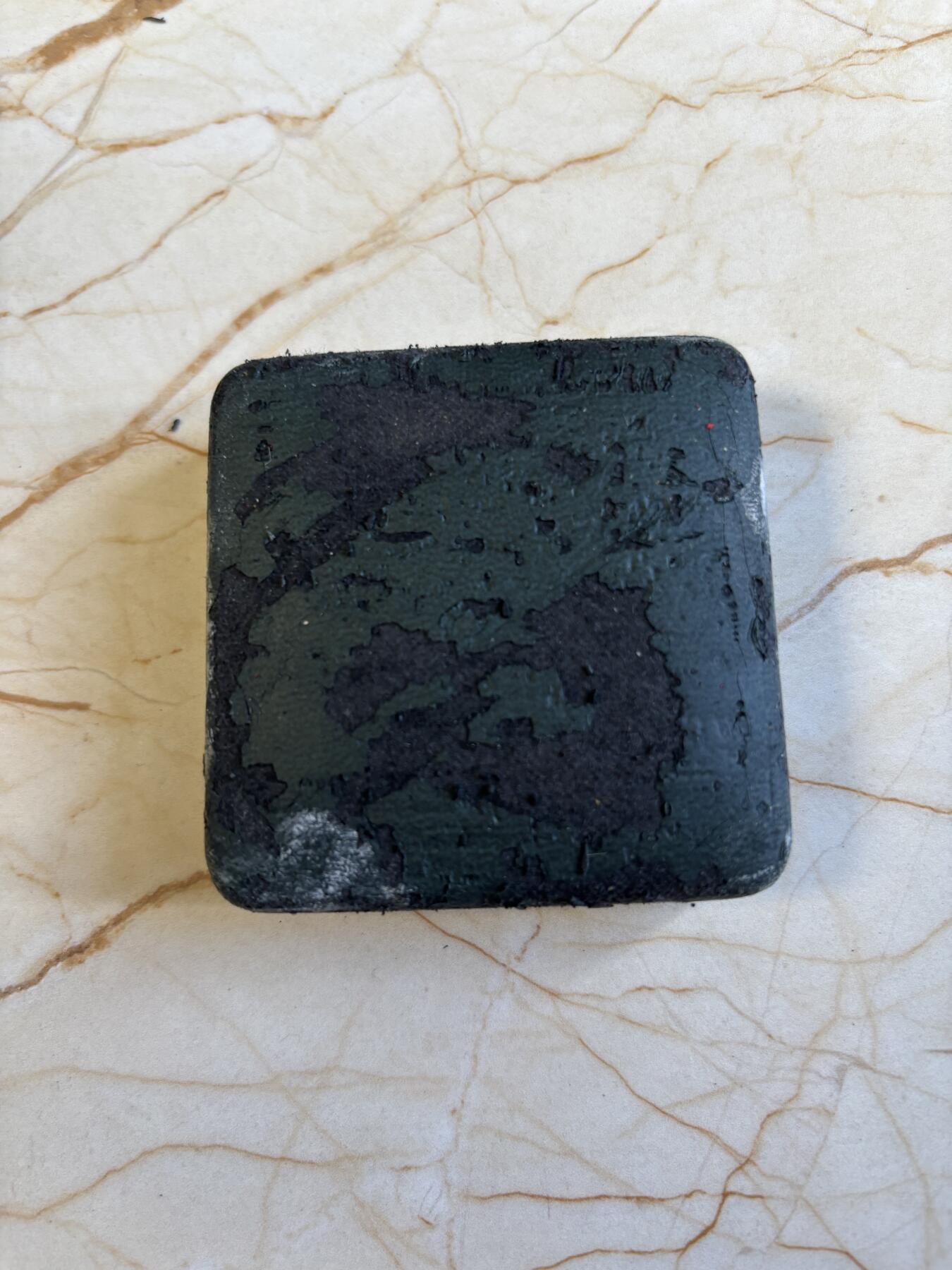 第197期拍卖 加拿大2003年5加元 “枫叶” 9999银 1盎司 局部彩色银币 发行量：3万5千枚 盒证全，塑料盒有脱皮银价584