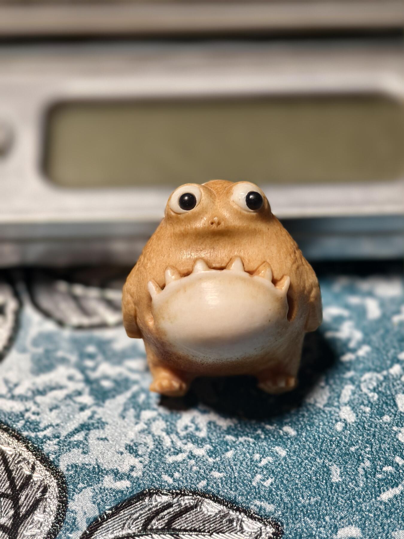 抚柳草堂-第二十四期章牌钱币  奖章勋章 满百包邮 放漏专场 鹿角根付  小怪兽大眼萌 天然鹿角雕刻 生动可爱 仅此一件 