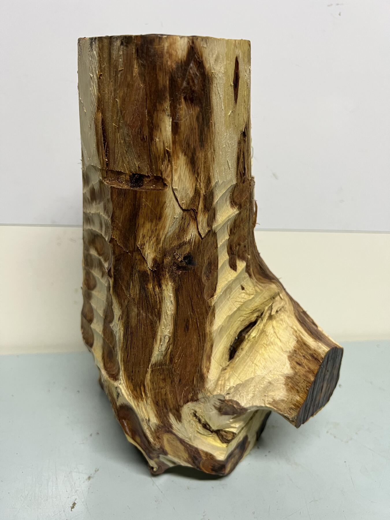 零元拍：  海南黄花梨紫梨大黑线树头，高油高密，重约4.6近。尺寸约90/260/145MM