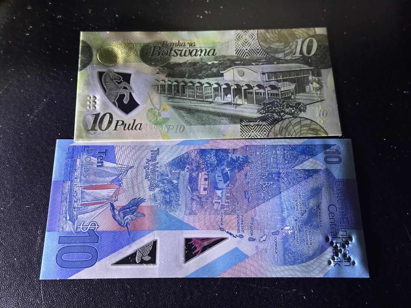 《外钞收藏家》第六百二十六期（精品场）（长期征集拍品、欢迎藏友们联系合作） 博茨瓦纳10+东加勒比10 2张一起 全新UNC 无47靓号