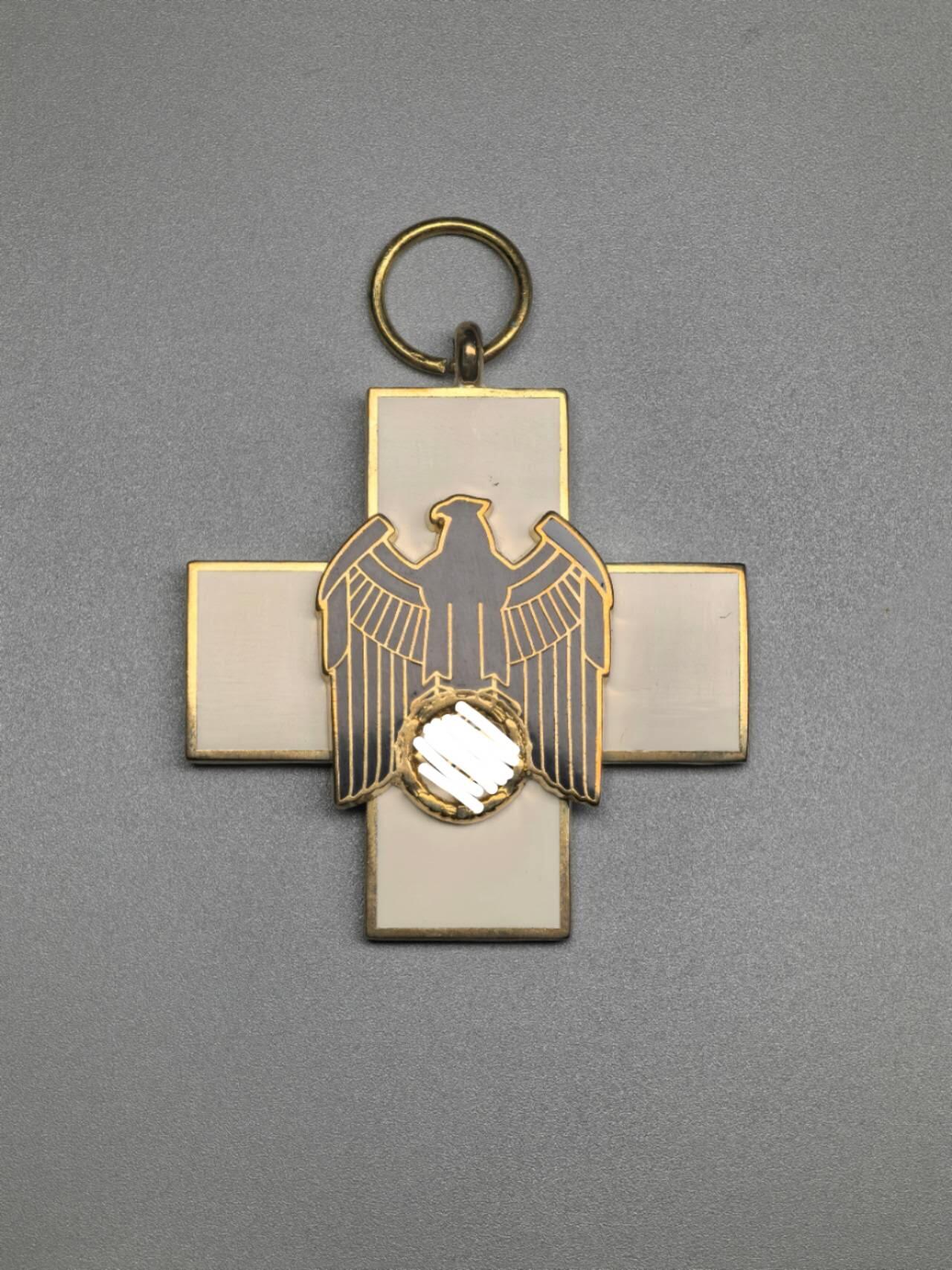 小驴勋章奖章收藏4月11日周六晚六点拍卖（珍爱和平，收藏战争，铭记历史，勿忘国耻，忠党爱国。有偿代拍，送拍规则在简介最后，参拍须阅读规则后再参拍，关系到运费包装发货时效真假辨别等关键信息，拍卖时不再发原图，看大图店主微信码在拍卖店铺介绍里） 现代工艺品 三级社会福利勋章 非原品