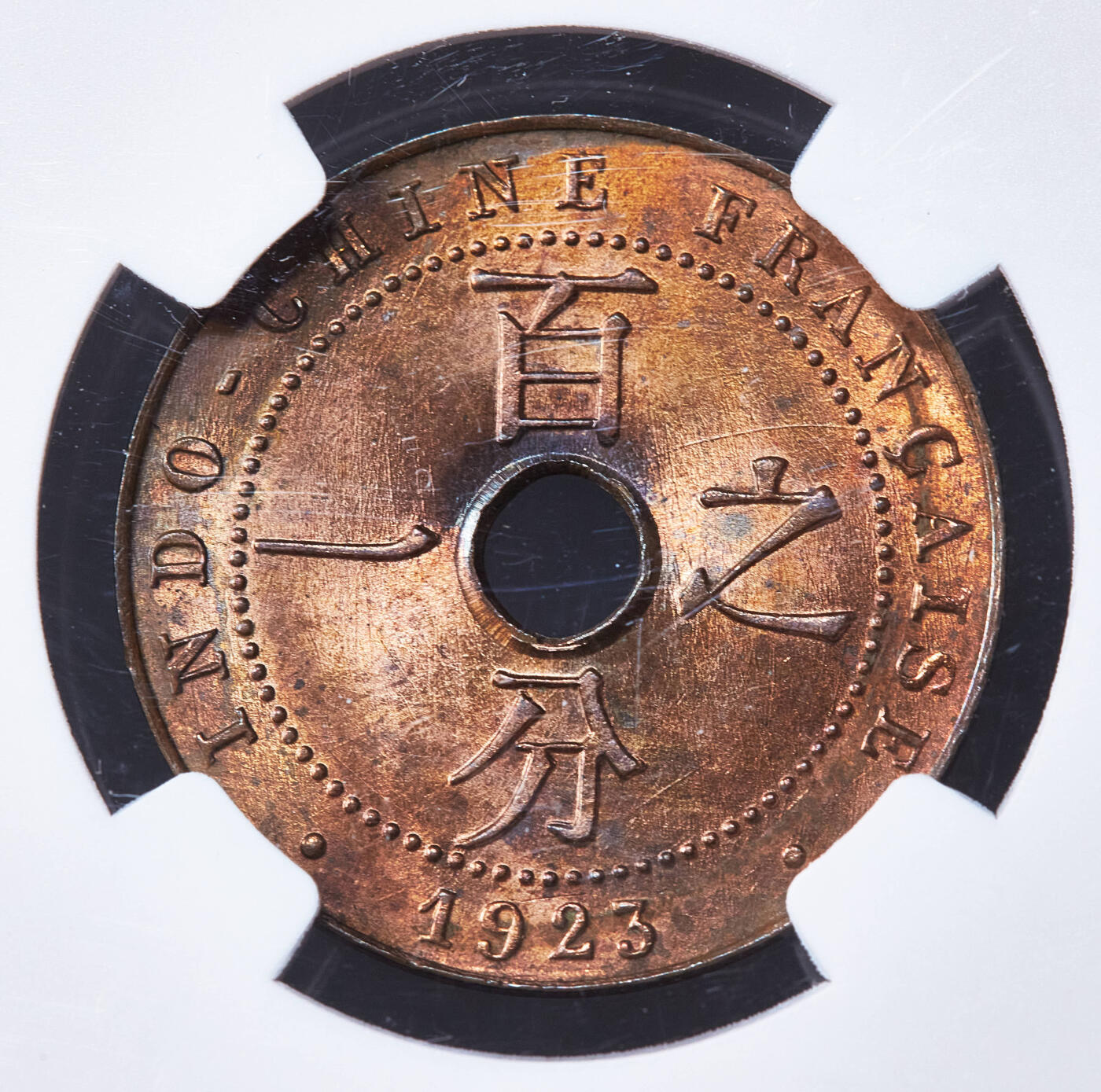 【俄甄集藏】满园春色-2026年(051)04-22星期三 晚 19:30 全场包邮 法属印度支那1923年A版中孔百分之一（1分）铜币，NGC MS64RB，原铜光转光，少见法国普瓦西造币厂版