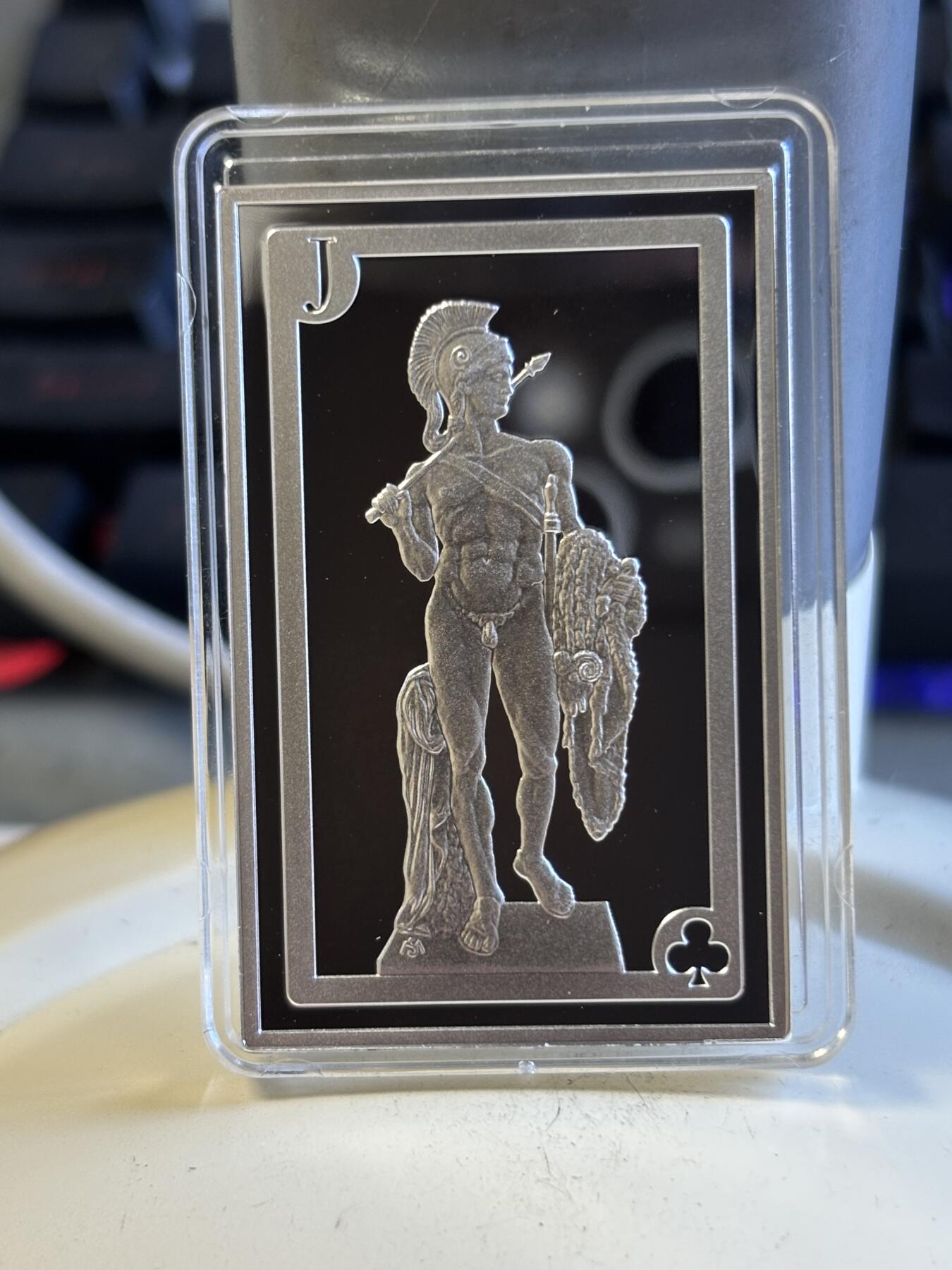 第197期拍卖 喀麦隆2016年扑克牌系列Q矩形彩色纪念银币带证书，999银，发行599枚，17.5克