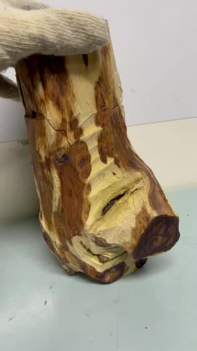 零元拍：  海南黄花梨紫梨大黑线树头，高油高密，重约4.6近。尺寸约90/260/145MM