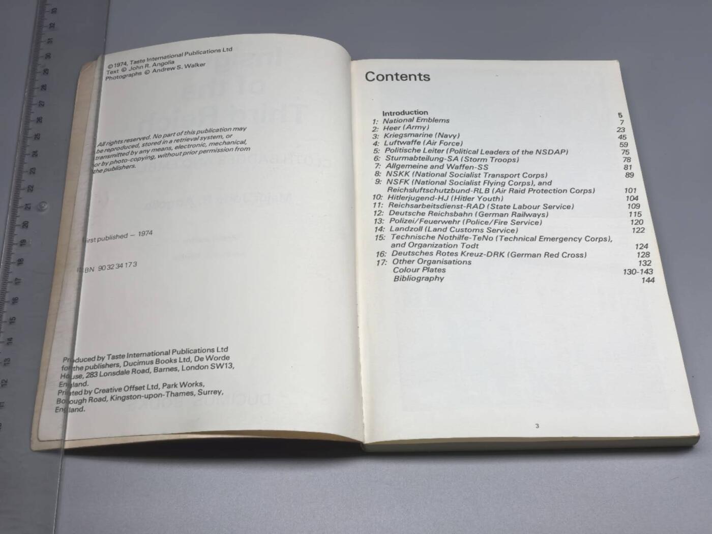 小驴勋章奖章收藏4月11日周六晚六点拍卖（珍爱和平，收藏战争，铭记历史，勿忘国耻，忠党爱国。有偿代拍，送拍规则在简介最后，参拍须阅读规则后再参拍，关系到运费包装发货时效真假辨别等关键信息，拍卖时不再发原图，看大图店主微信码在拍卖店铺介绍里） 得三的徽章布质胸章与标识，全书系统收录了得三(1933-1945）所有组织的布质徽章与标识