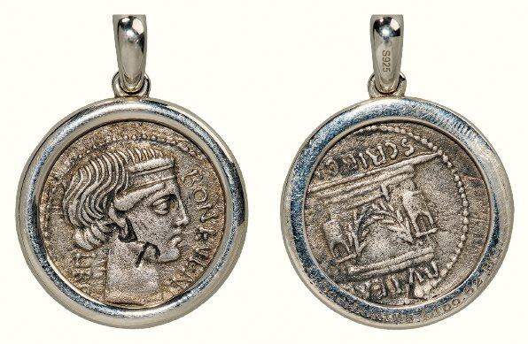 中贸圣佳2026四季・迎春拍卖会 六盈堂藏泉 钱币 证章 卡牌专场 古罗马共和时期好运女神1第纳尔银币镶嵌925银吊坠 直径22.5mm