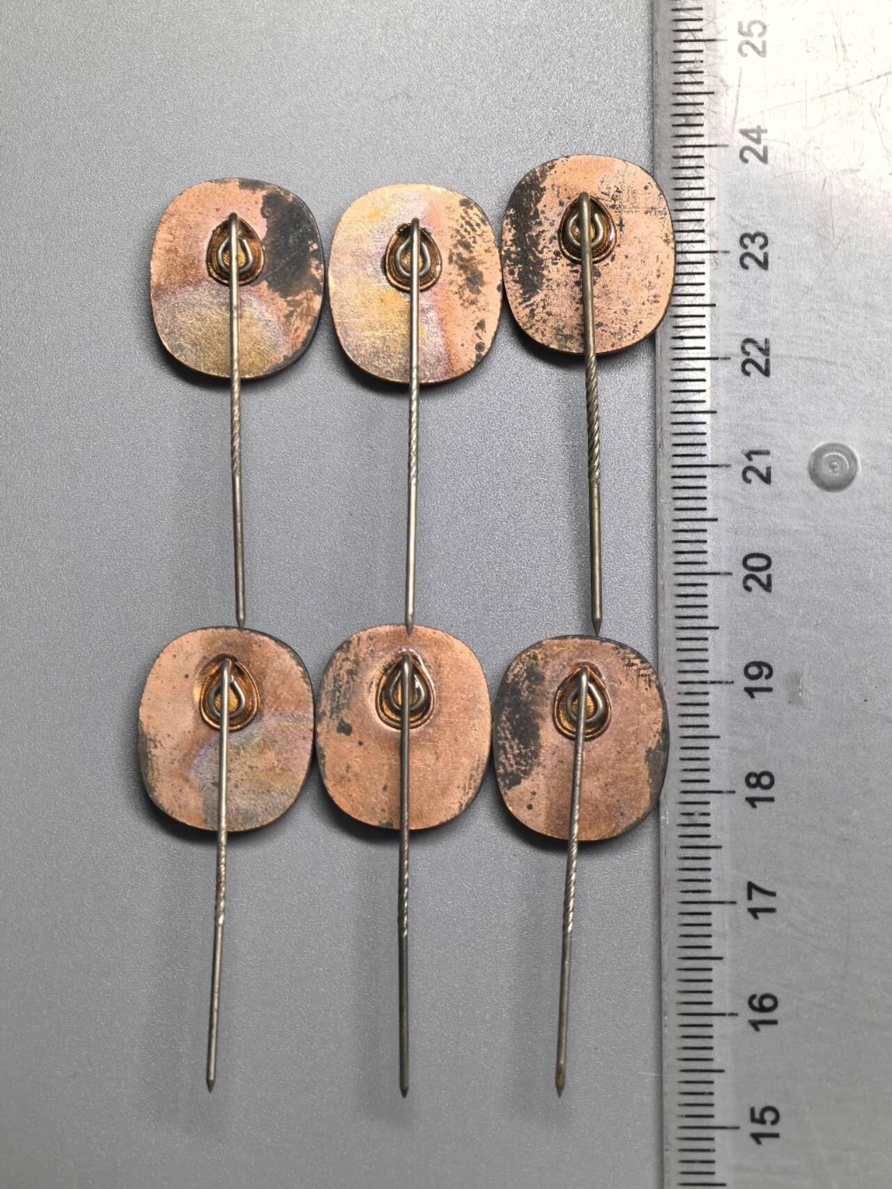 小驴勋章奖章收藏4月11日周六晚六点拍卖（珍爱和平，收藏战争，铭记历史，勿忘国耻，忠党爱国。有偿代拍，送拍规则在简介最后，参拍须阅读规则后再参拍，关系到运费包装发货时效真假辨别等关键信息，拍卖时不再发原图，看大图店主微信码在拍卖店铺介绍里） 东德汽车运动联合会20年无事故驾驶纪念证章6个