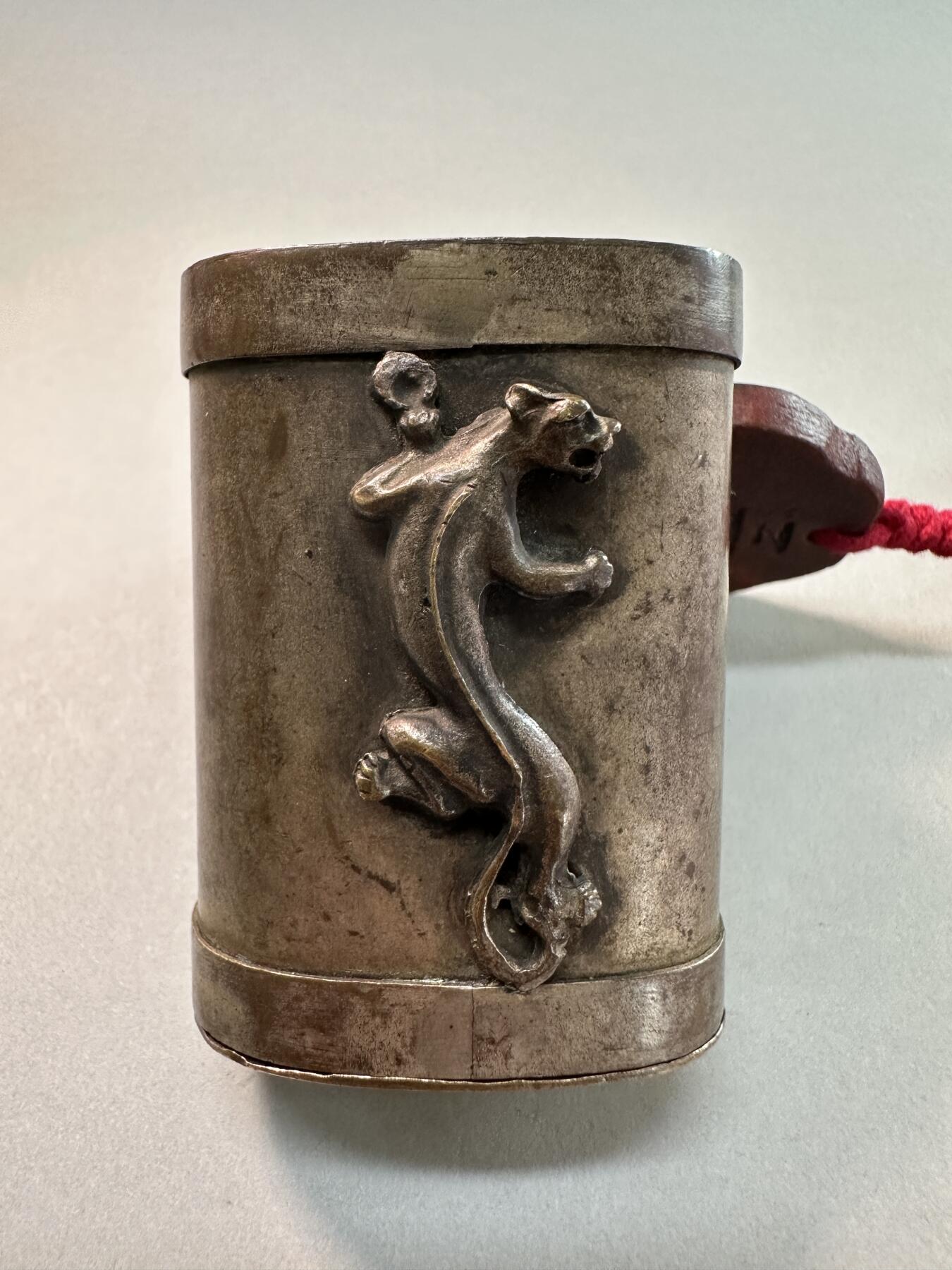 民国老白铜双侧高浮雕螭龙蛙钮多层腰圆形铜烟丝盒 传世良美品 民俗文玩雅器