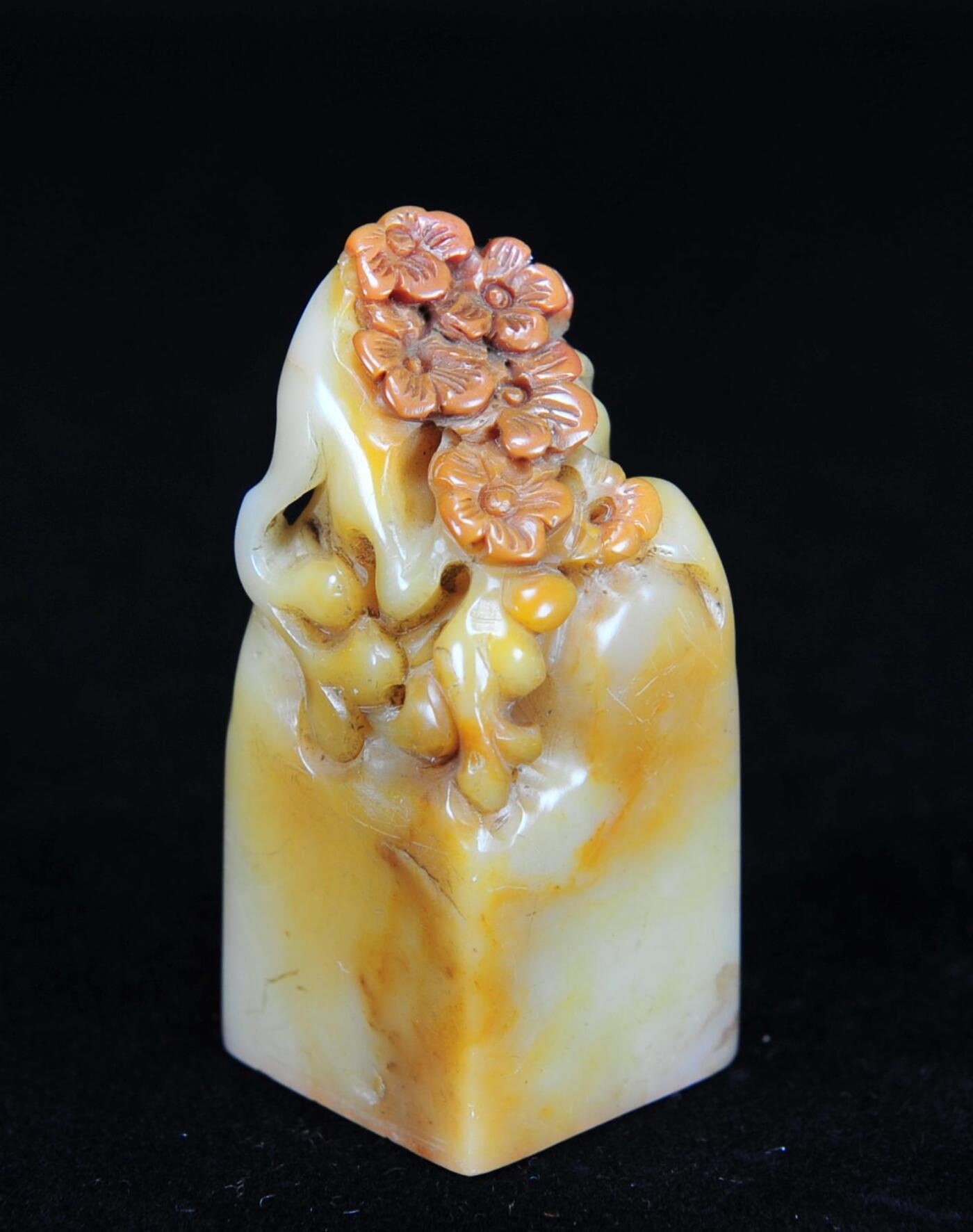  碧月说宝.近现代名家篆刻印章专场-纪晓岚纪念馆原馆长旧藏 寿山巧雕梅花钮印章