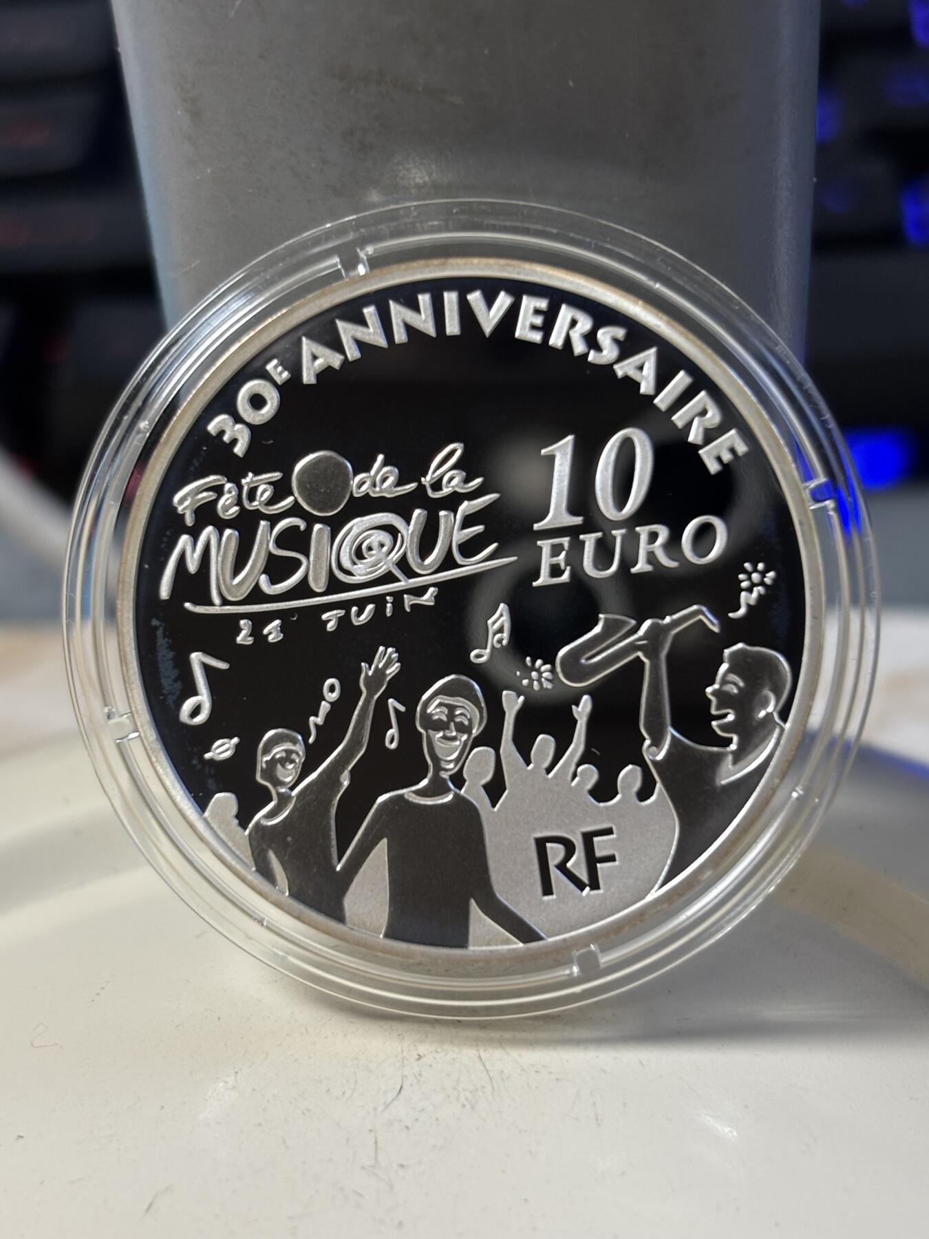 第197期拍卖 法国2011年纪念银币3枚套，900银，22.2克*3，发行10000枚