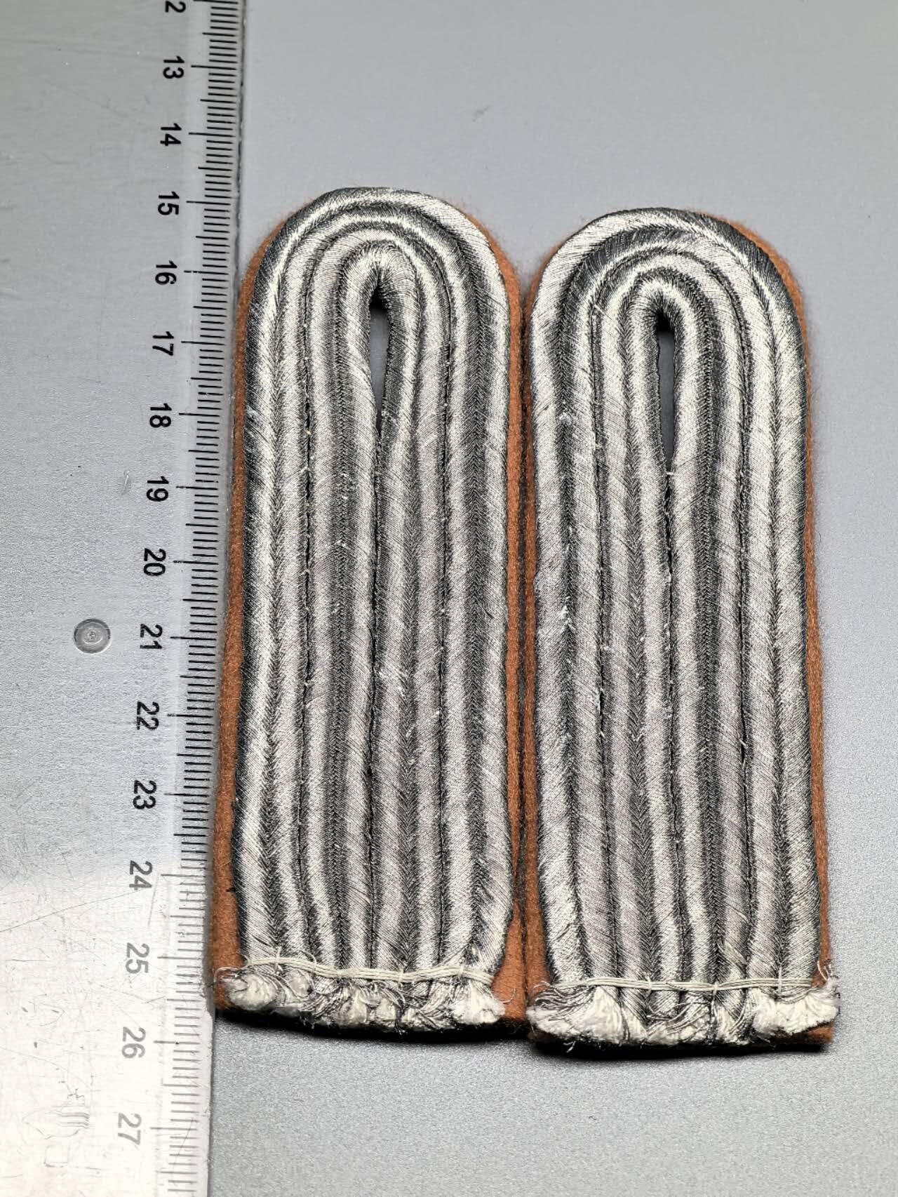 小驴勋章奖章收藏4月11日周六晚六点拍卖（珍爱和平，收藏战争，铭记历史，勿忘国耻，忠党爱国。有偿代拍，送拍规则在简介最后，参拍须阅读规则后再参拍，关系到运费包装发货时效真假辨别等关键信息，拍卖时不再发原图，看大图店主微信码在拍卖店铺介绍里）